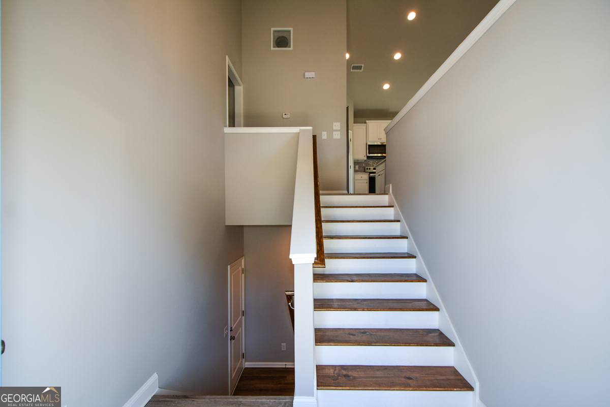 1816 Jessica Way Property Photo 6
