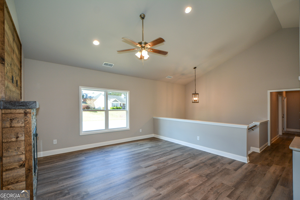 1816 Jessica Way Property Photo 8