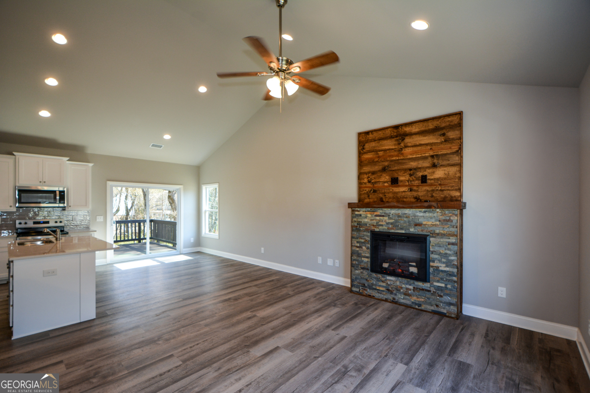 1816 Jessica Way Property Photo 12