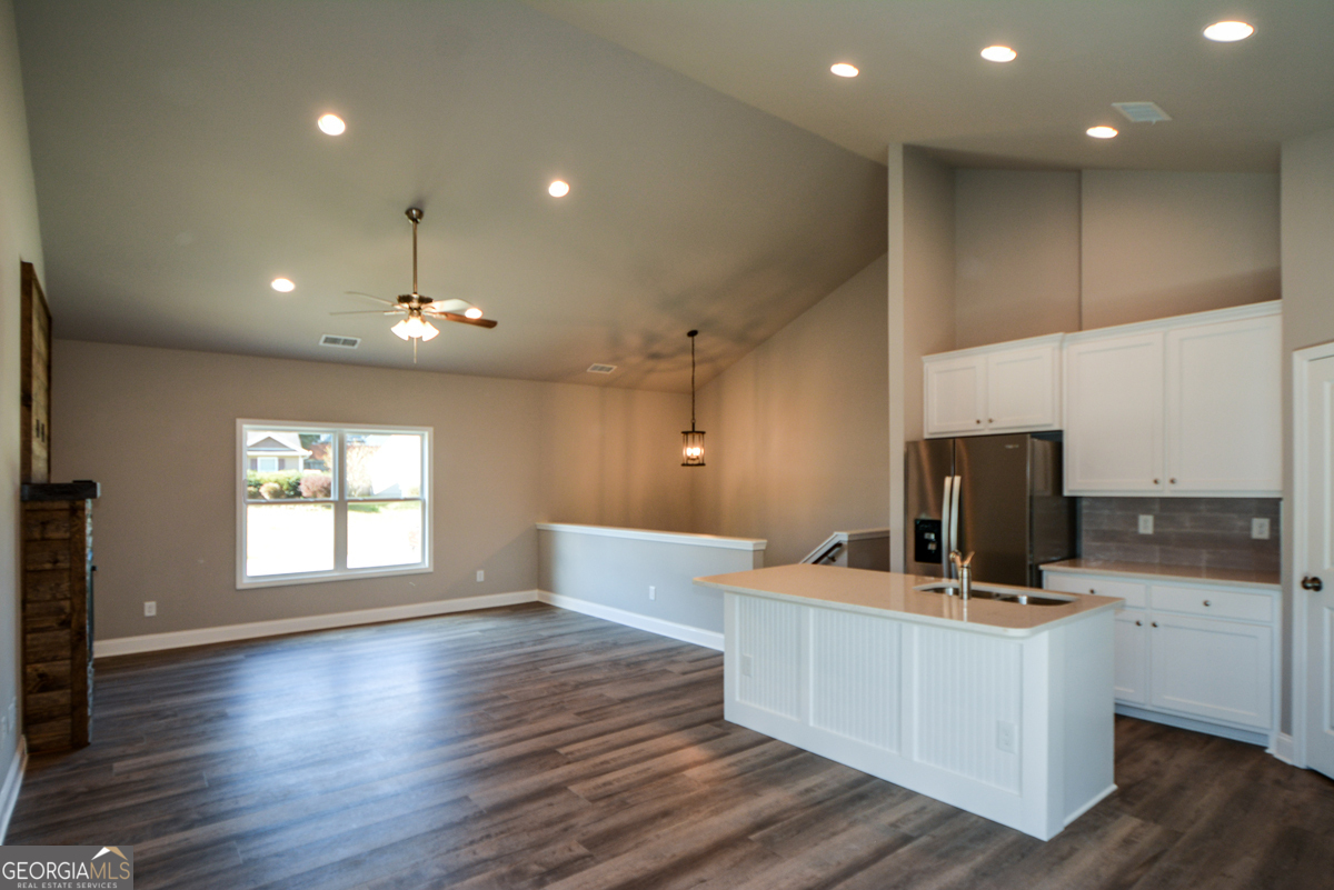 1816 Jessica Way Property Photo 21