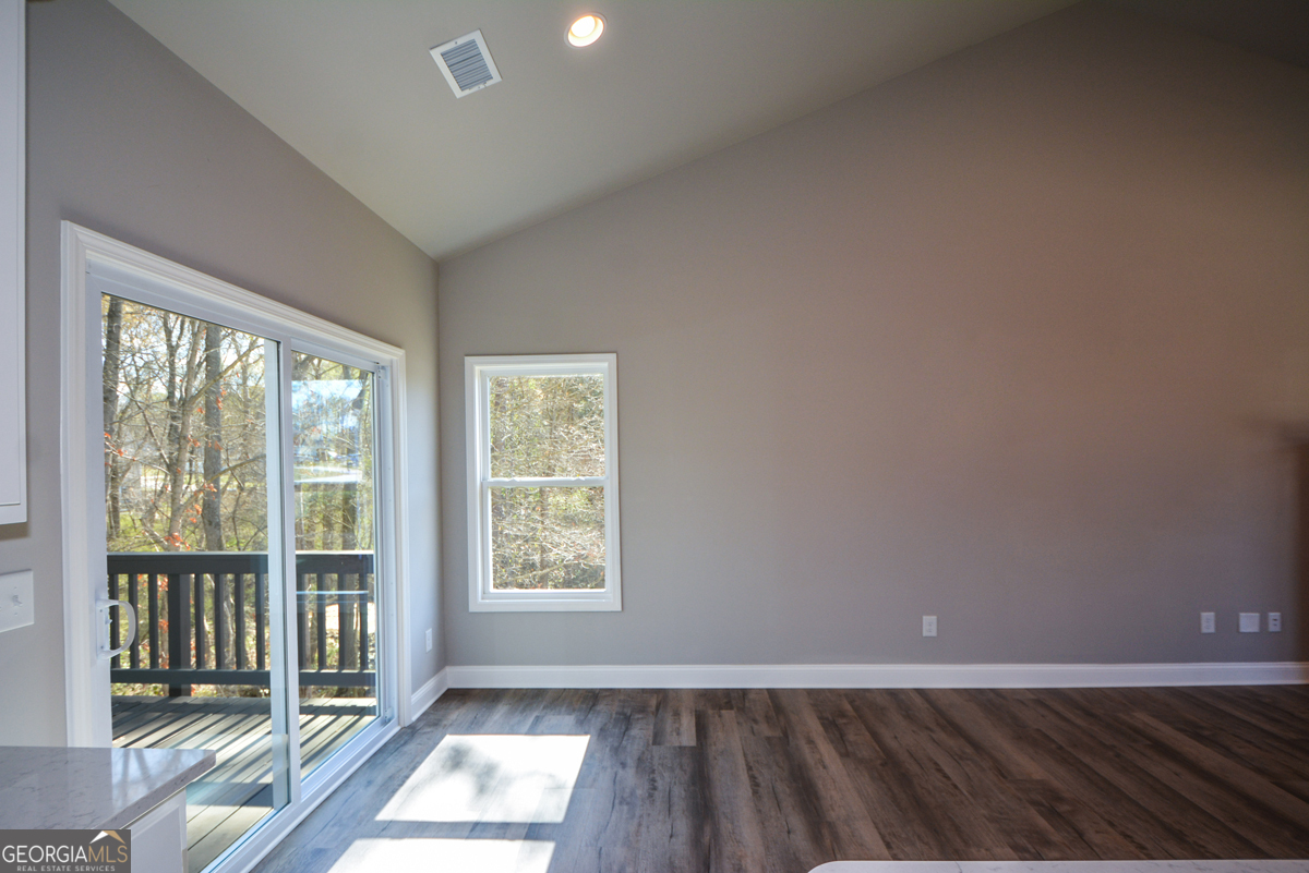 1816 Jessica Way Property Photo 22