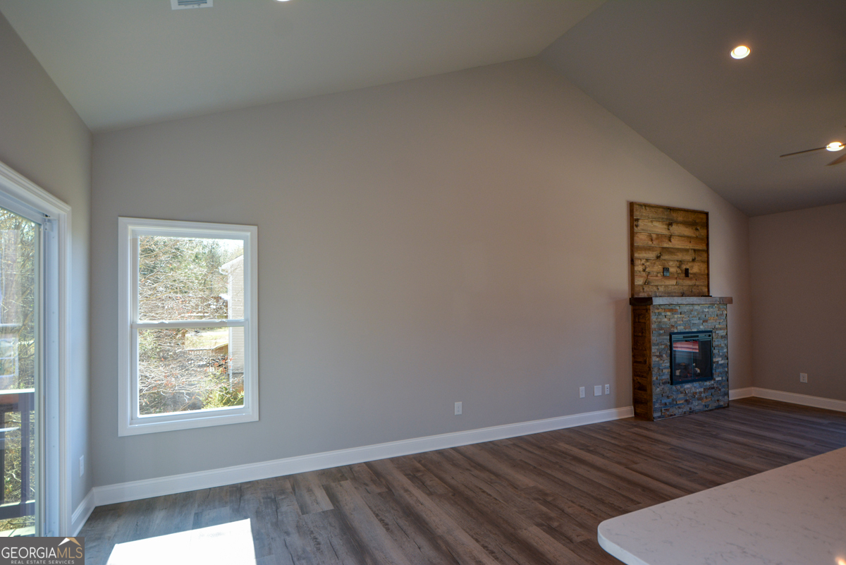 1816 Jessica Way Property Photo 23