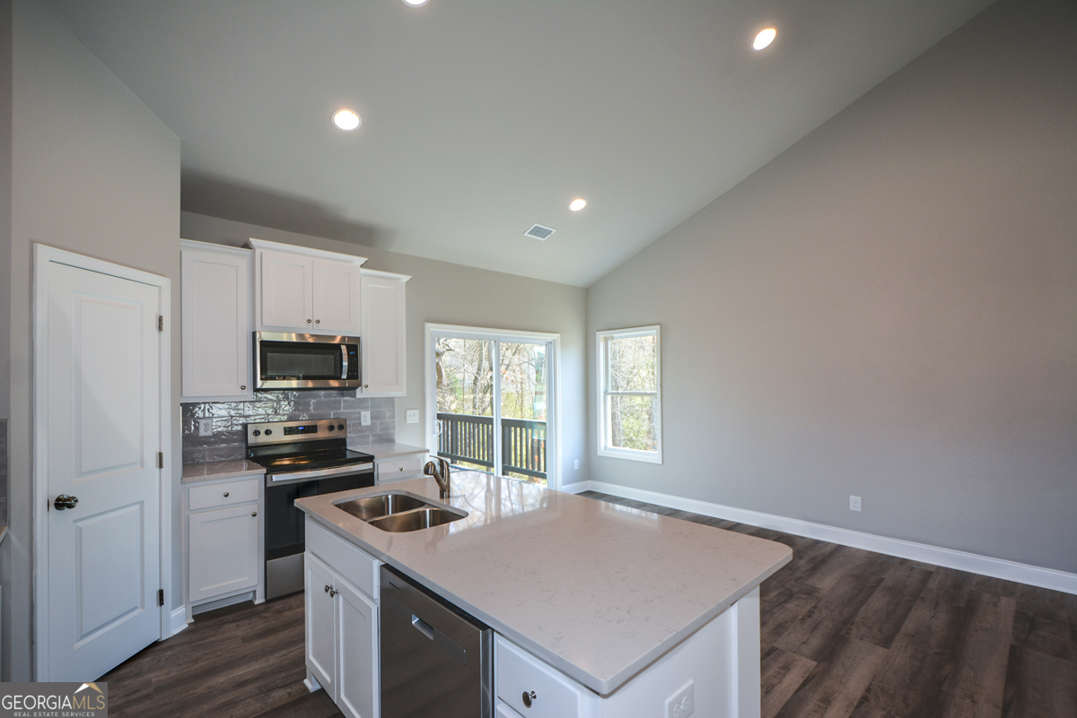 1816 Jessica Way Property Photo 26