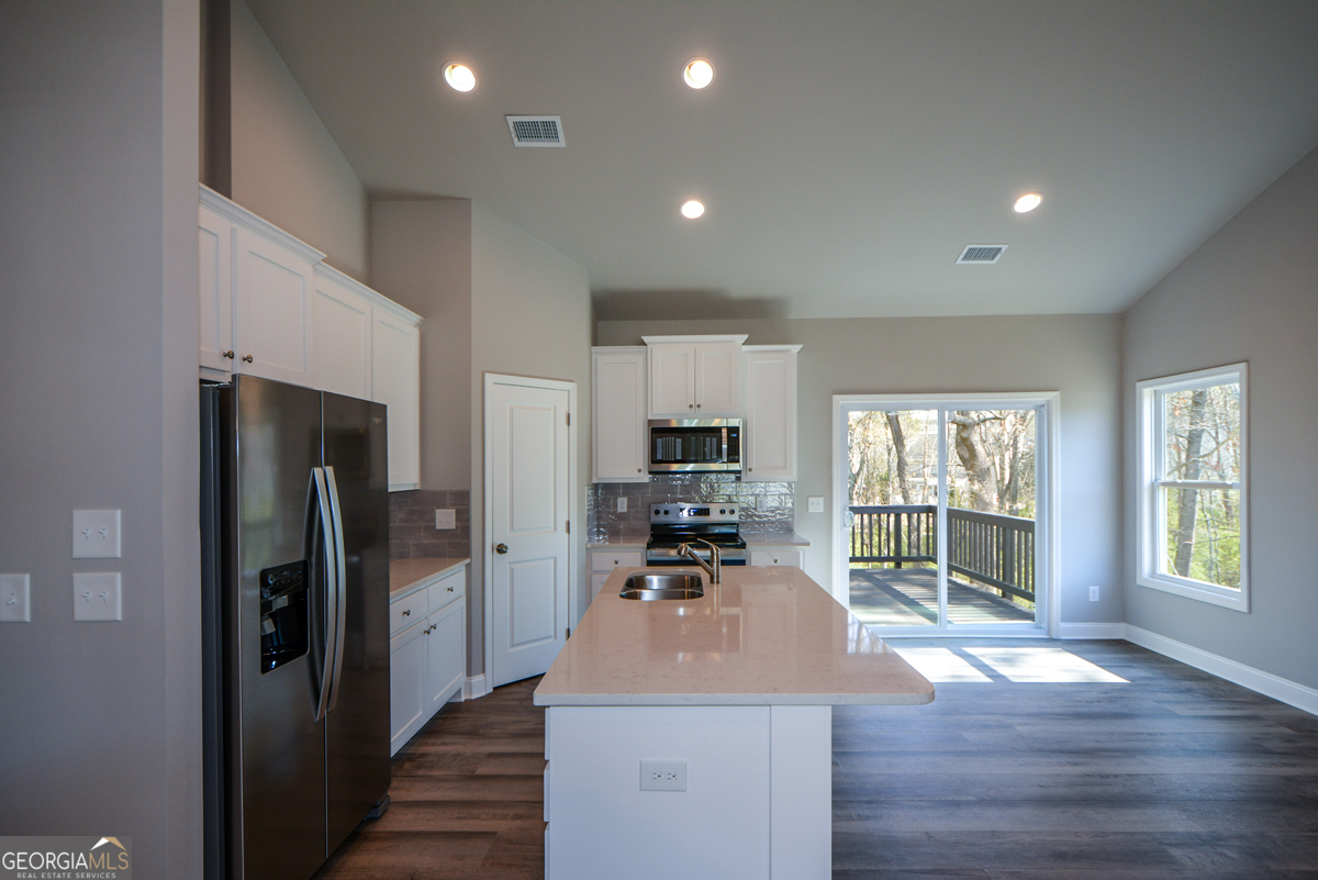 1816 Jessica Way Property Photo 27
