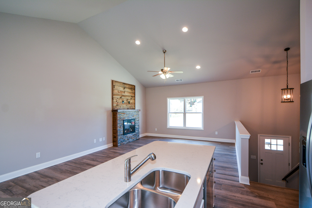 1816 Jessica Way Property Photo 31