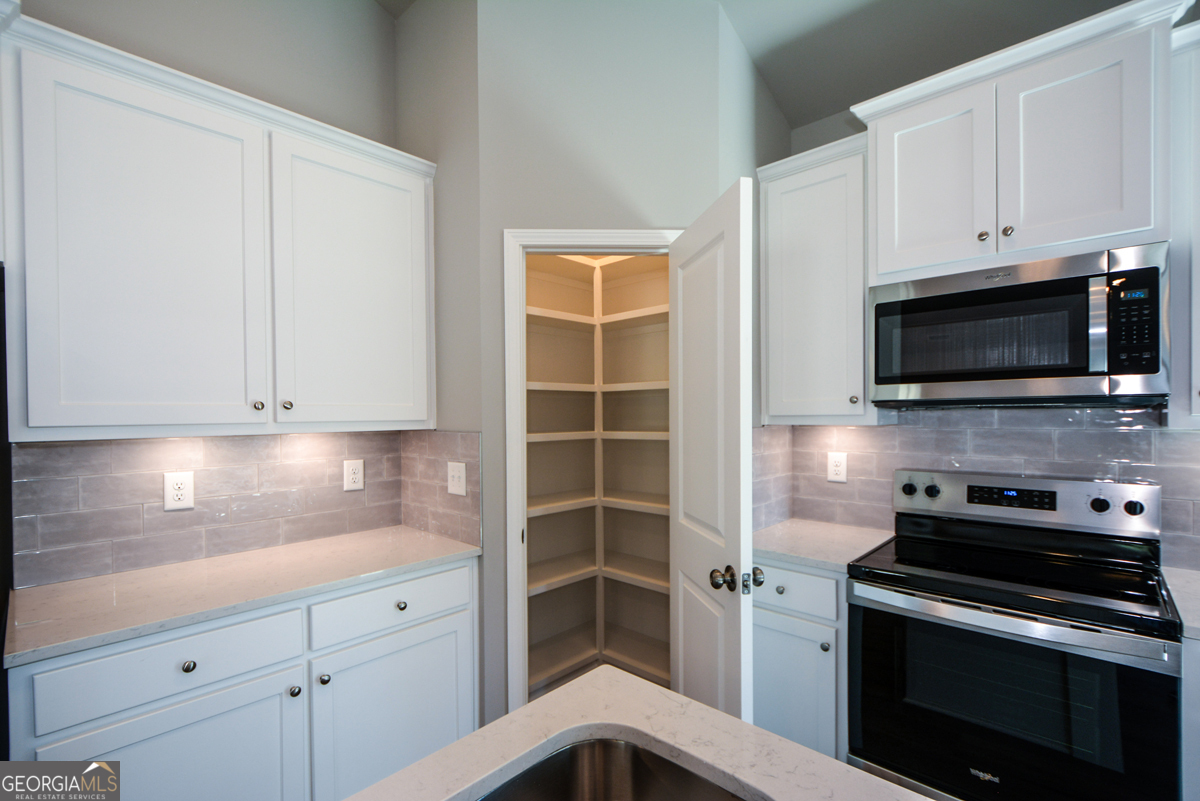 1816 Jessica Way Property Photo 32