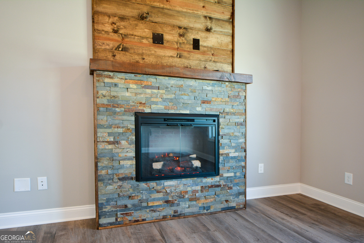1816 Jessica Way Property Photo 33