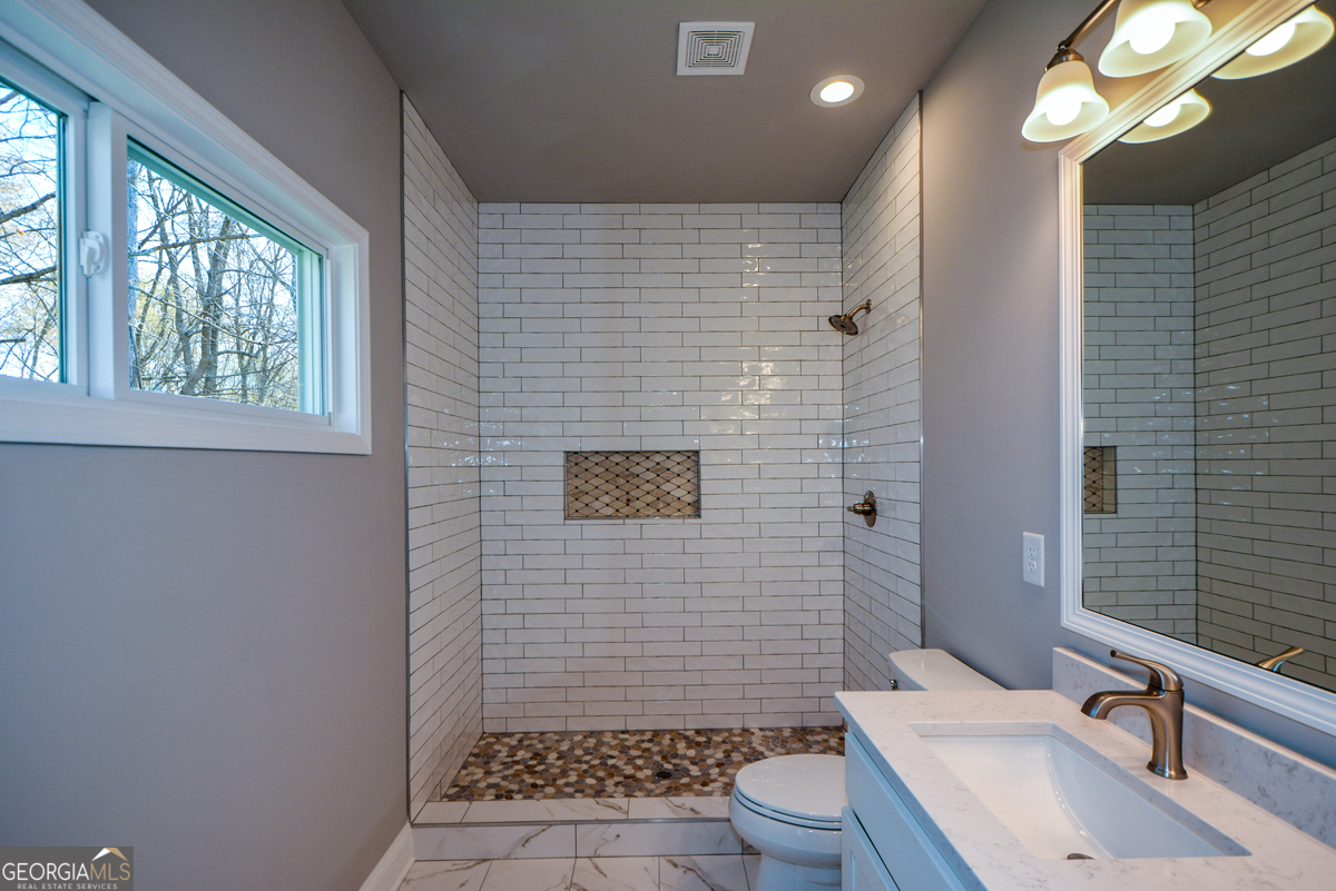 1816 Jessica Way Property Photo 44