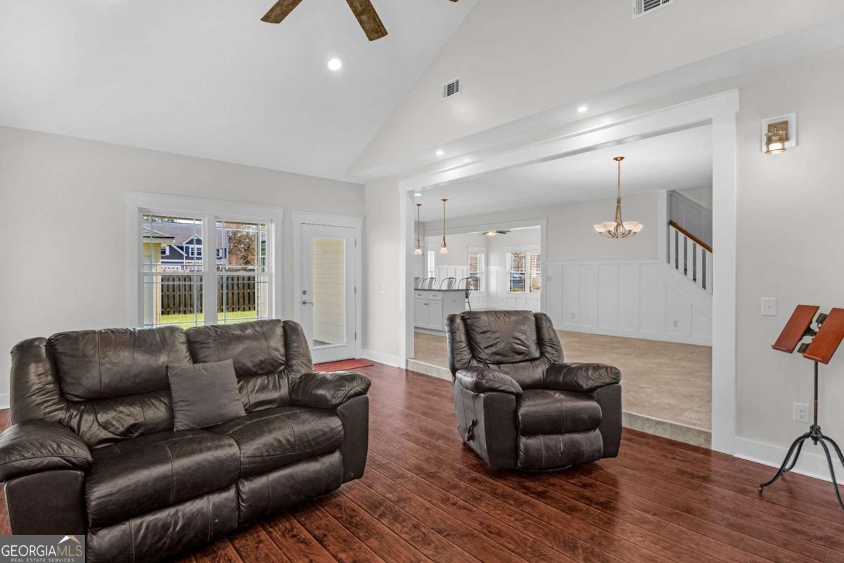 328 Windsor Road Property Photo 16