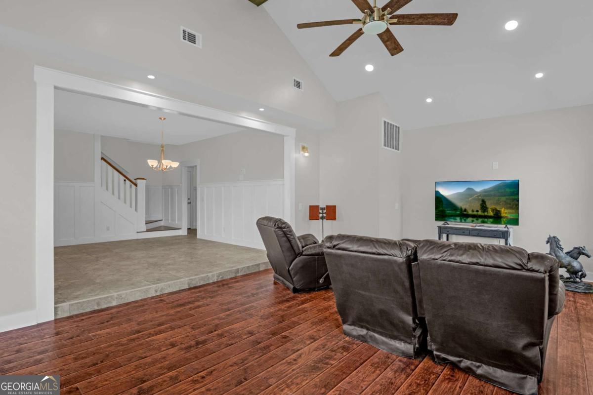 328 Windsor Road Property Photo 17