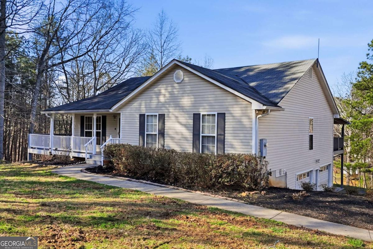 1139 Davis Road W Property Photo 1