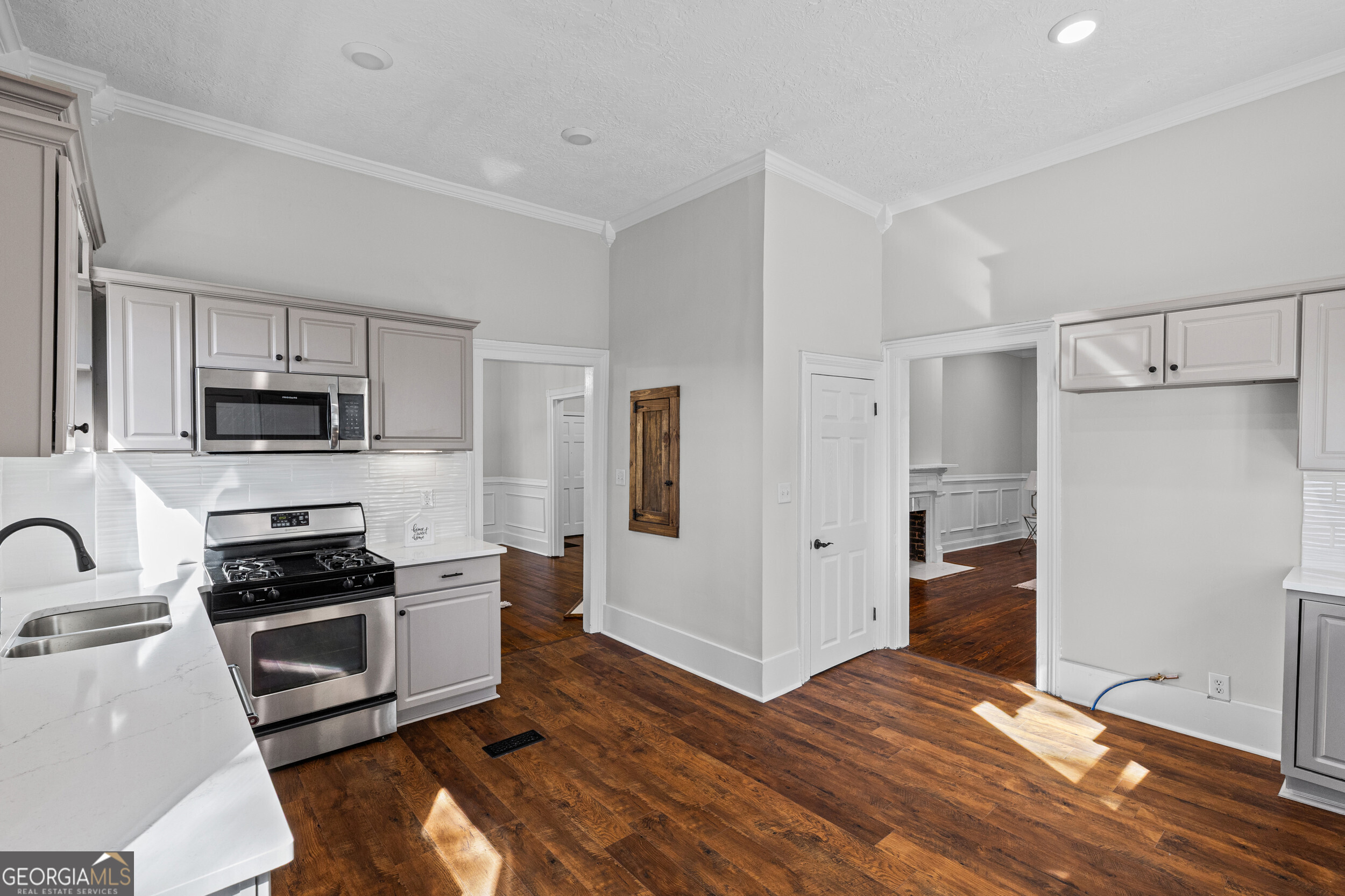 1232 Hickman Road Property Photo 8