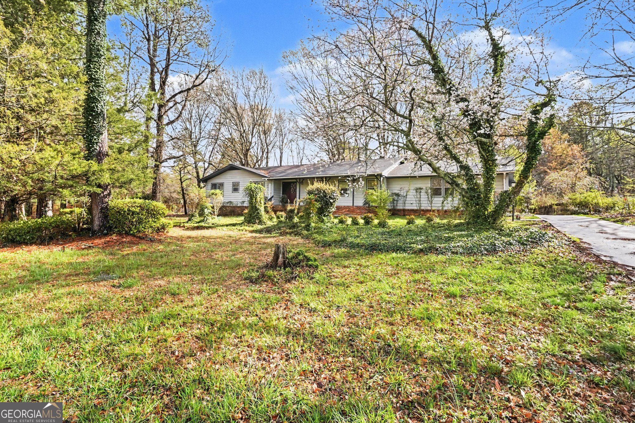 1590 Colonial South Drive Sw Property Photo 2