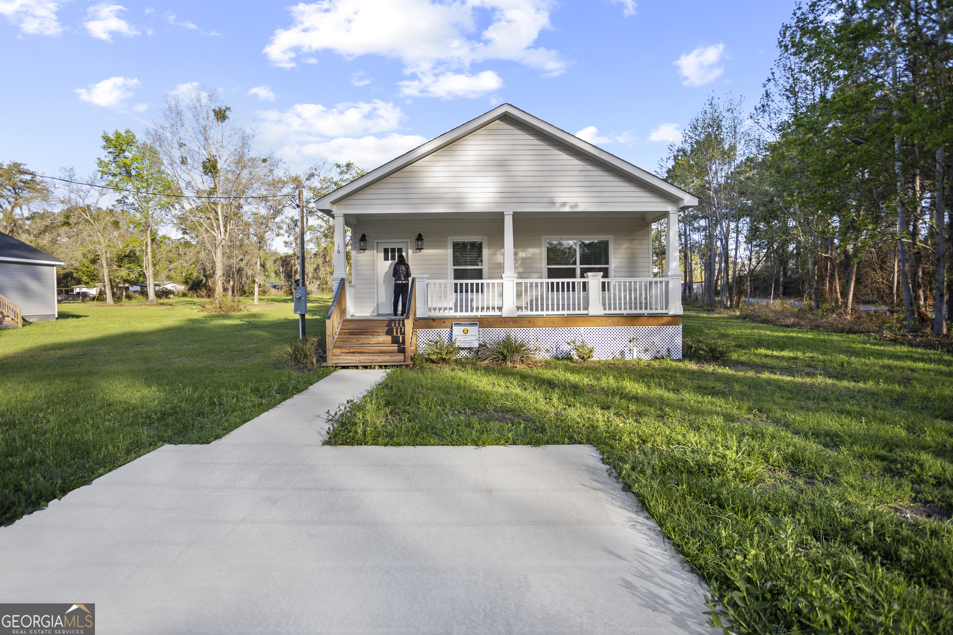 16 Sw Pear Street Property Photo 1
