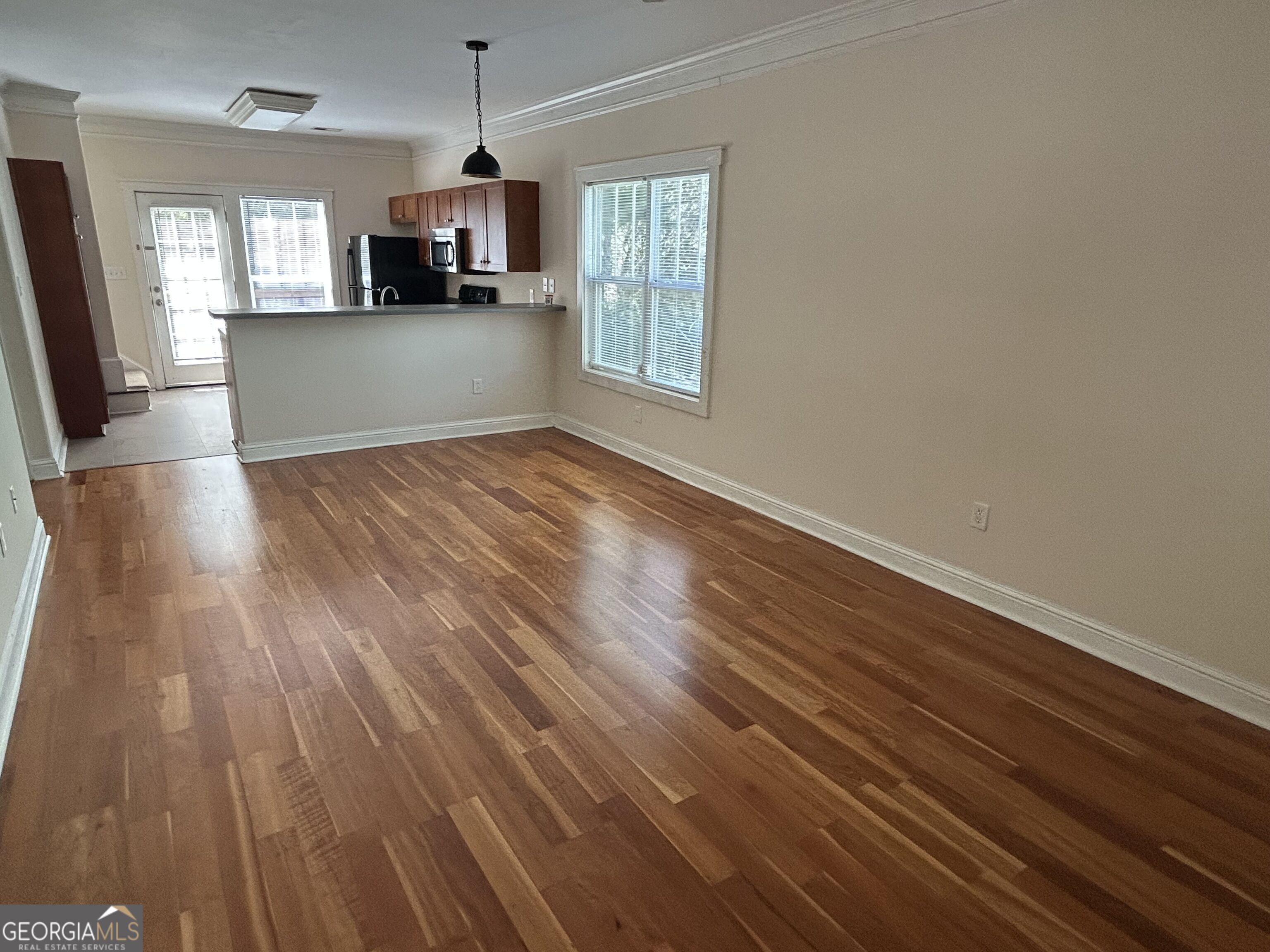 2060 Lakeside Drive Property Photo 4