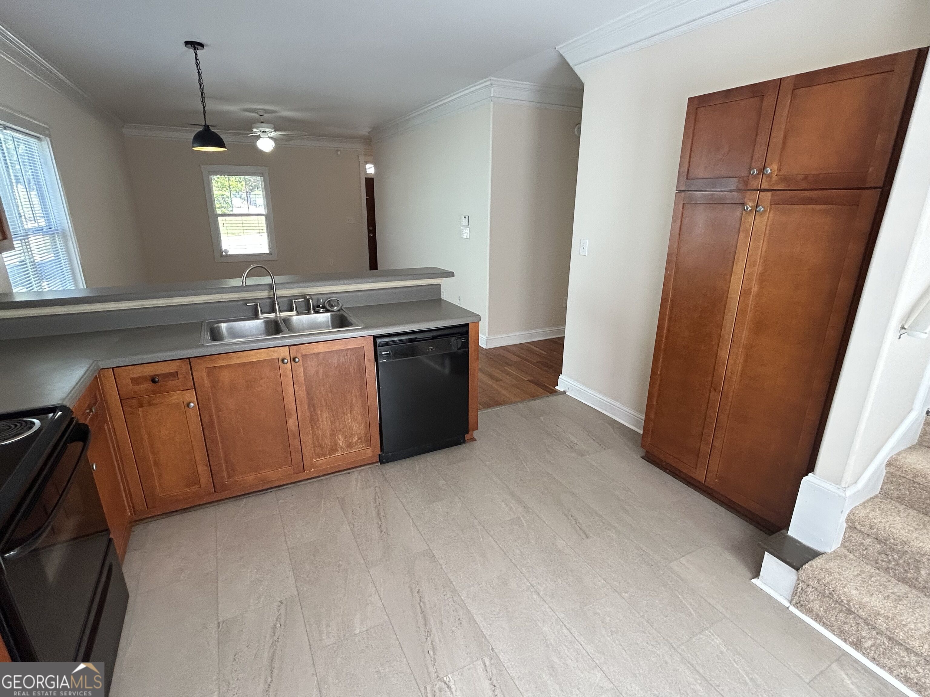 2060 Lakeside Drive Property Photo 7