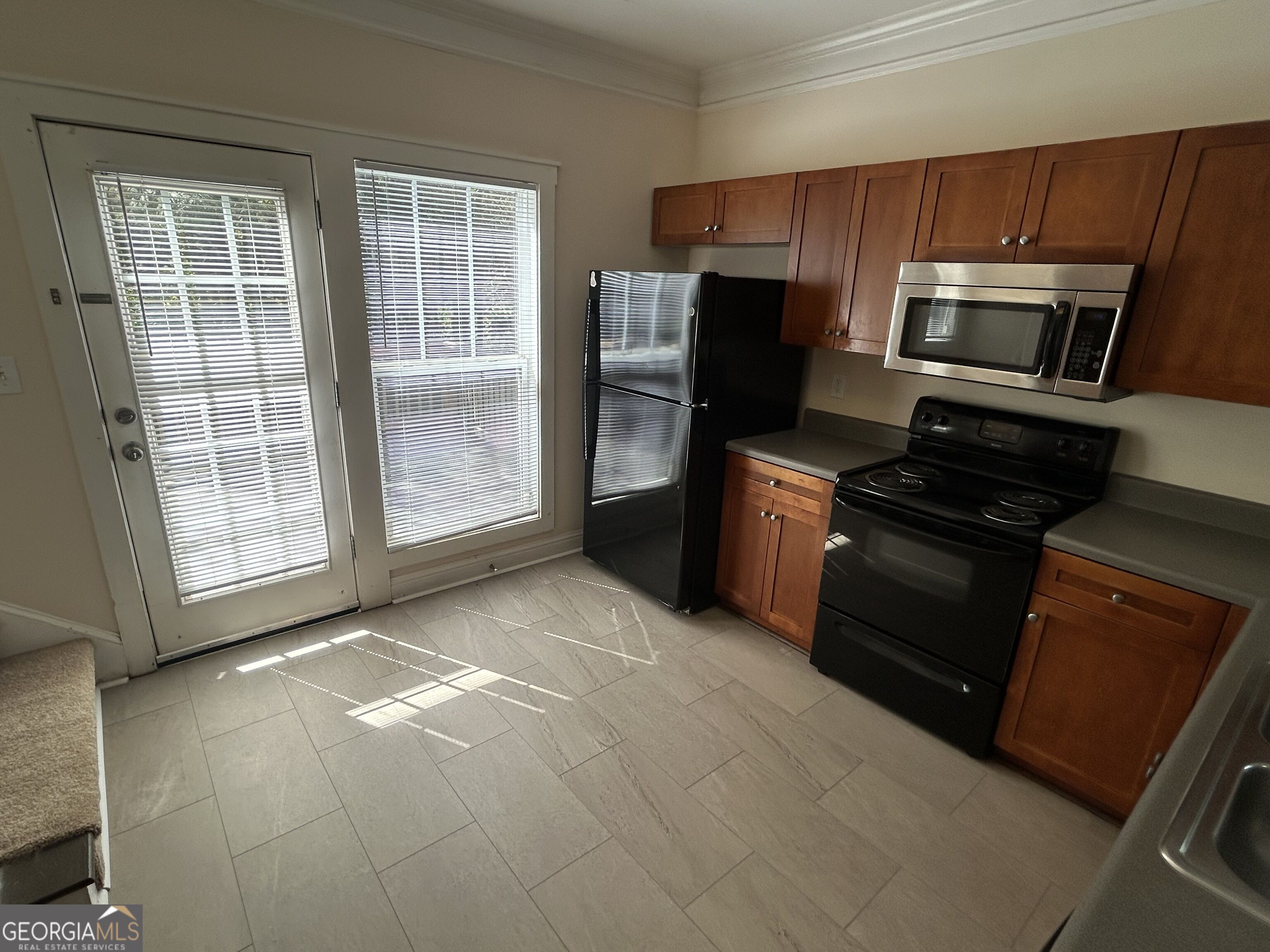 2060 Lakeside Drive Property Photo 8
