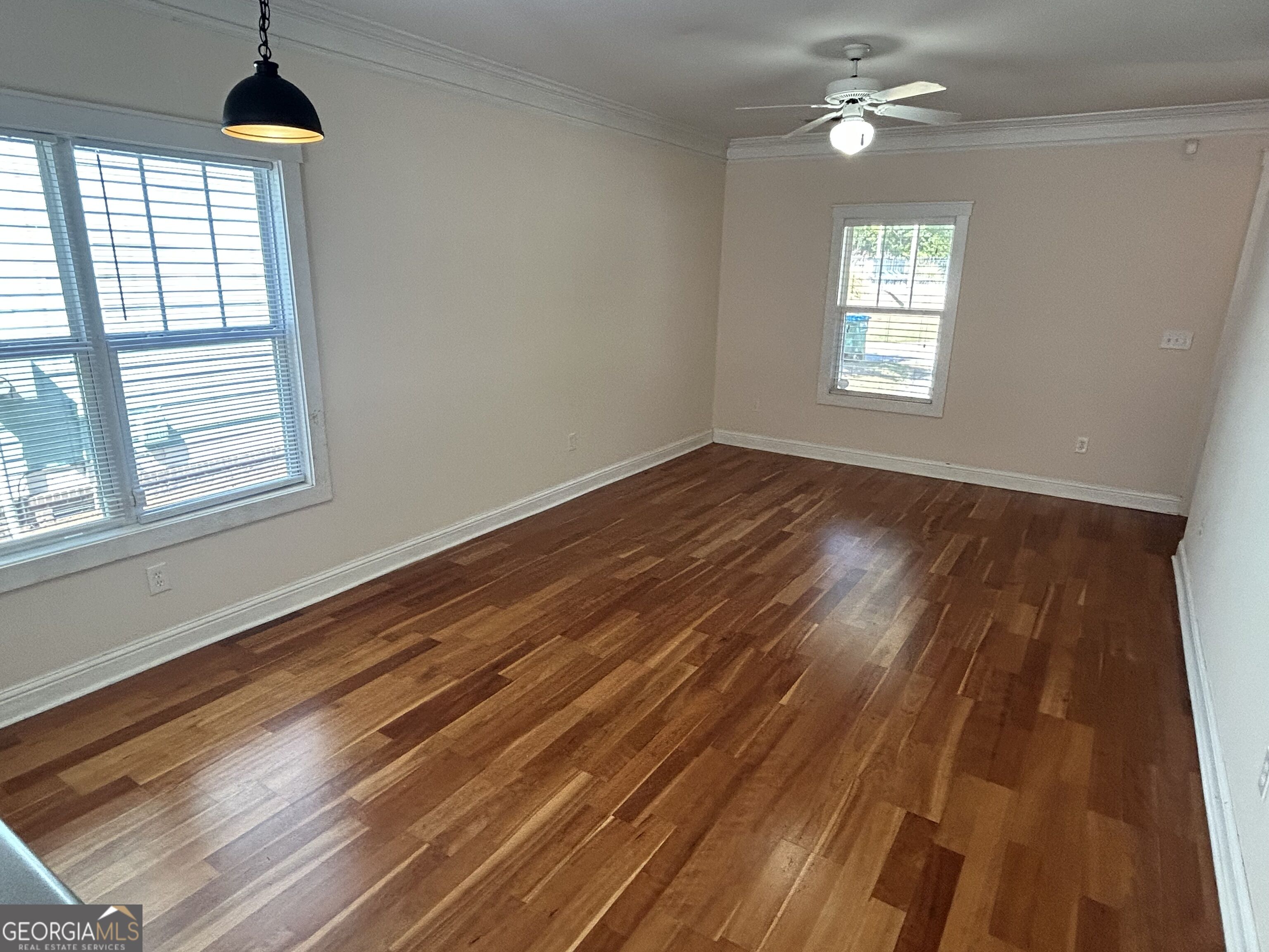 2060 Lakeside Drive Property Photo 9