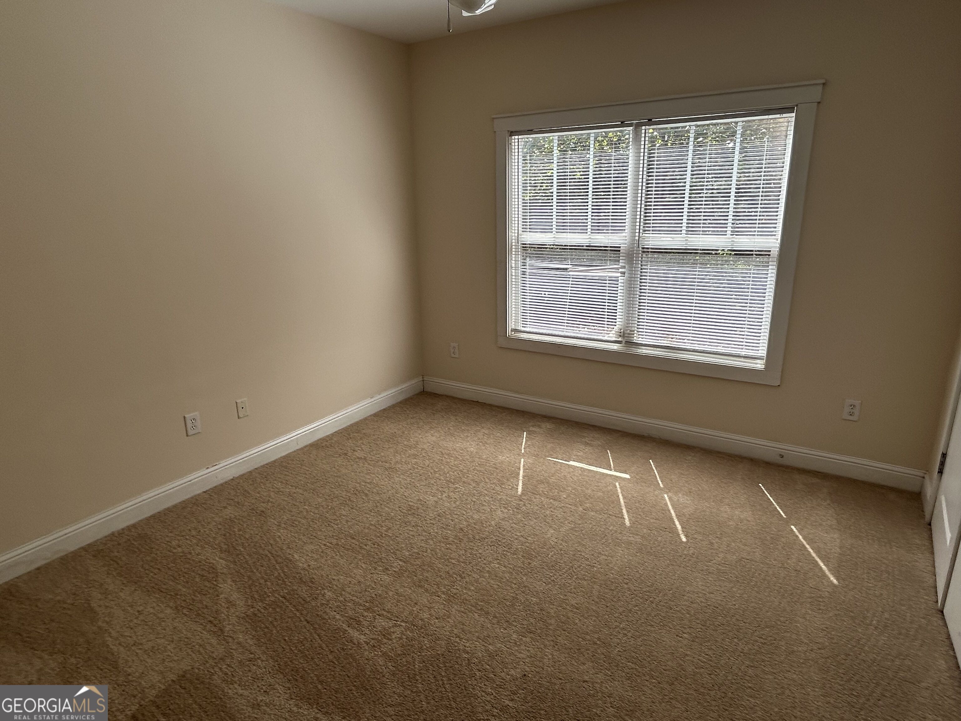 2060 Lakeside Drive Property Photo 10