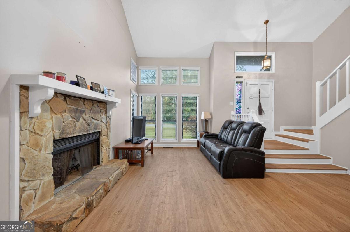 1131 Bailing Drive Property Photo 6