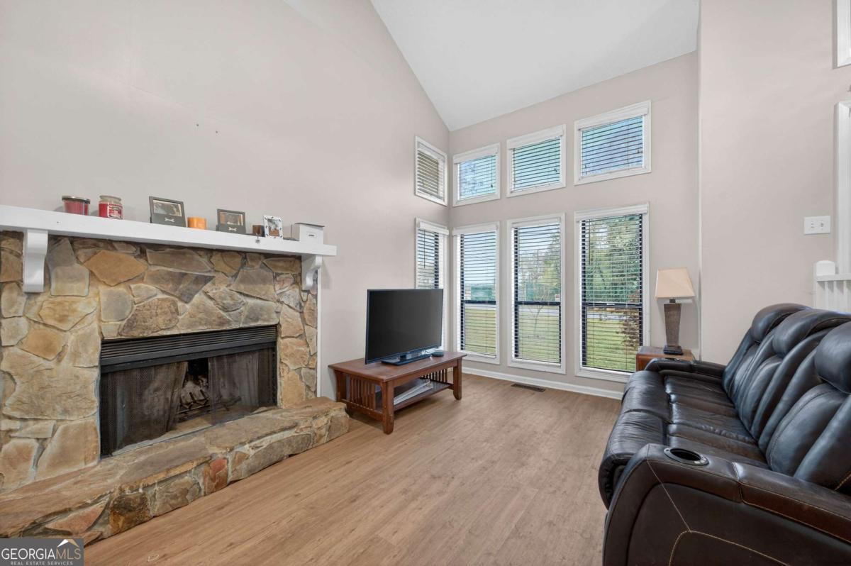 1131 Bailing Drive Property Photo 8