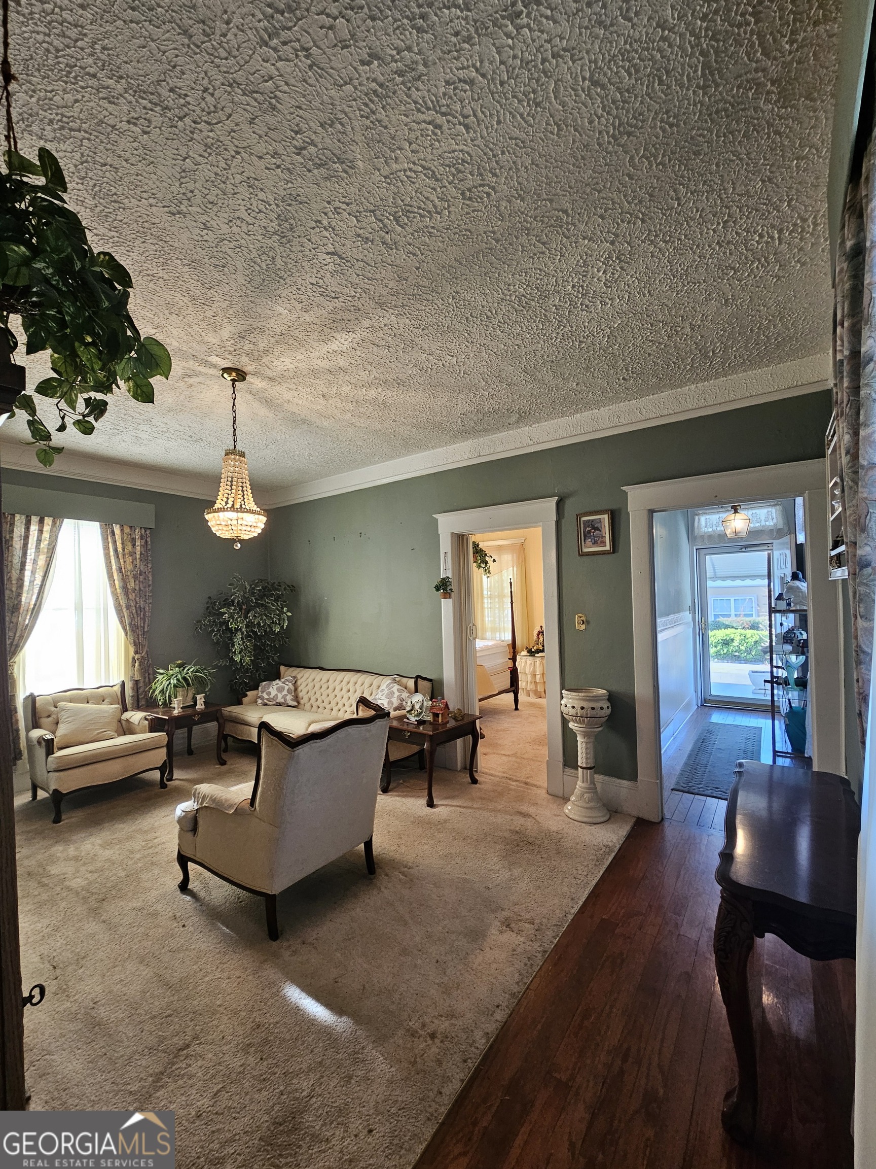 906 E 38th Street Property Photo 13
