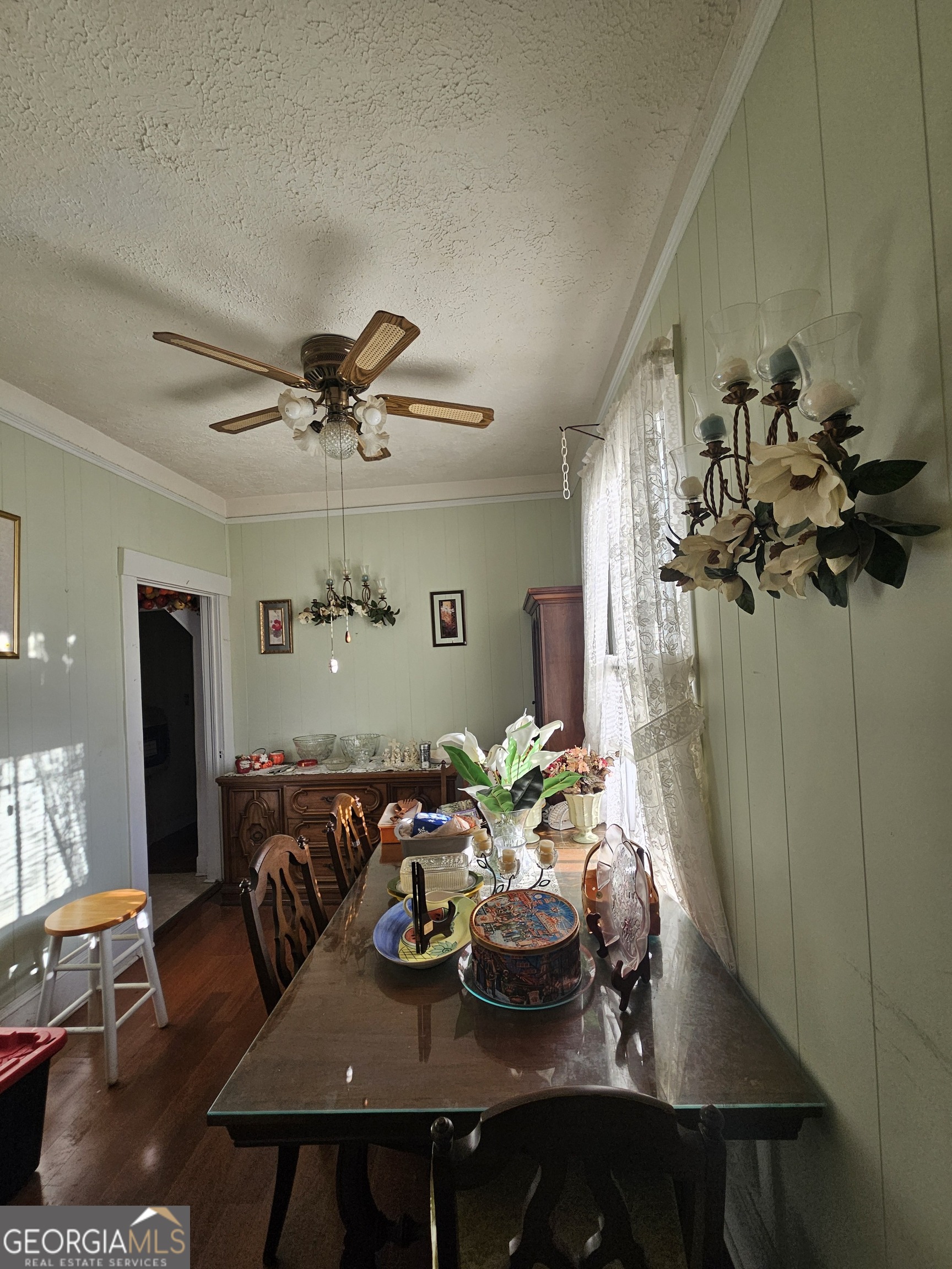 906 E 38th Street Property Photo 15