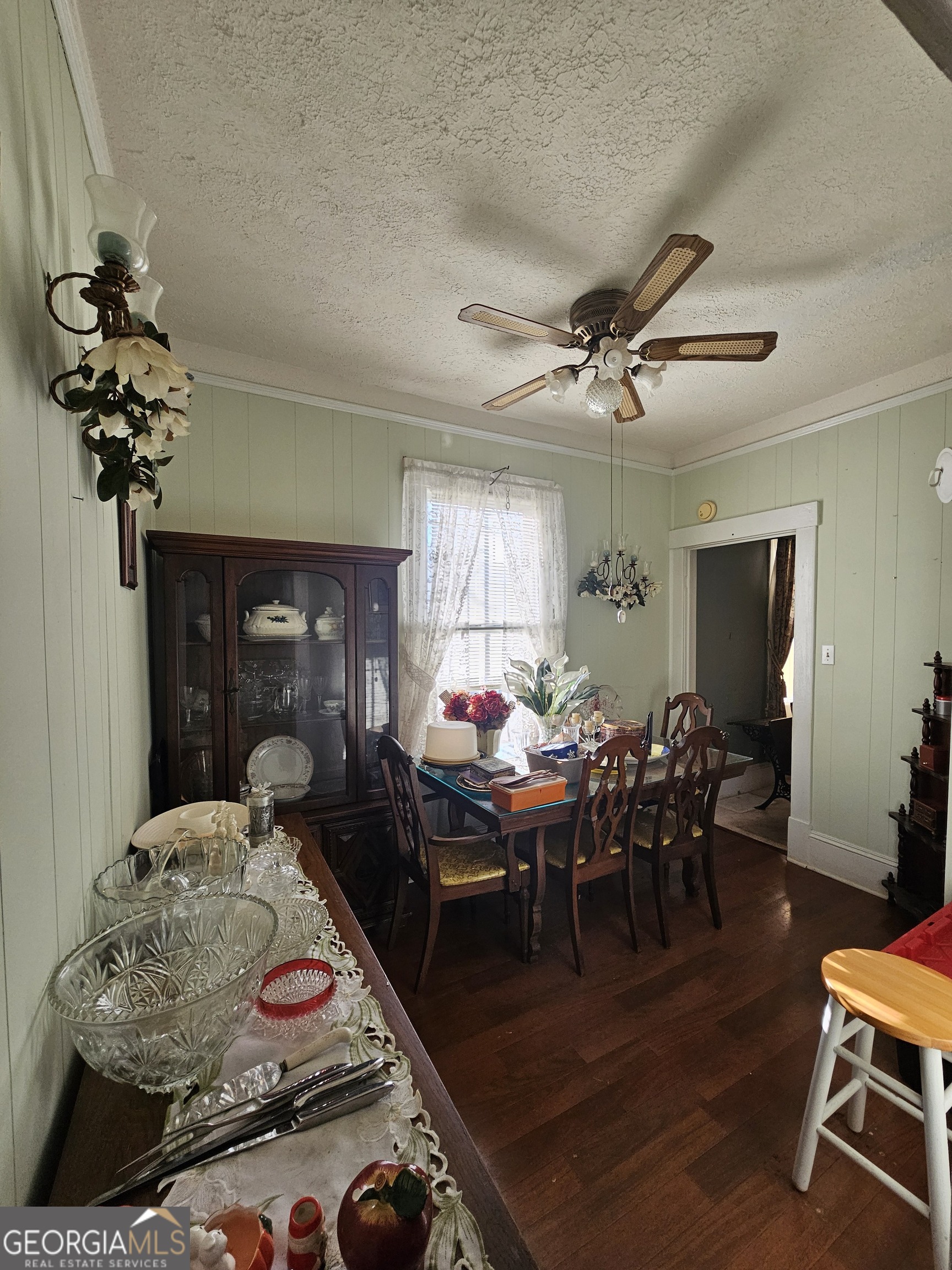 906 E 38th Street Property Photo 17