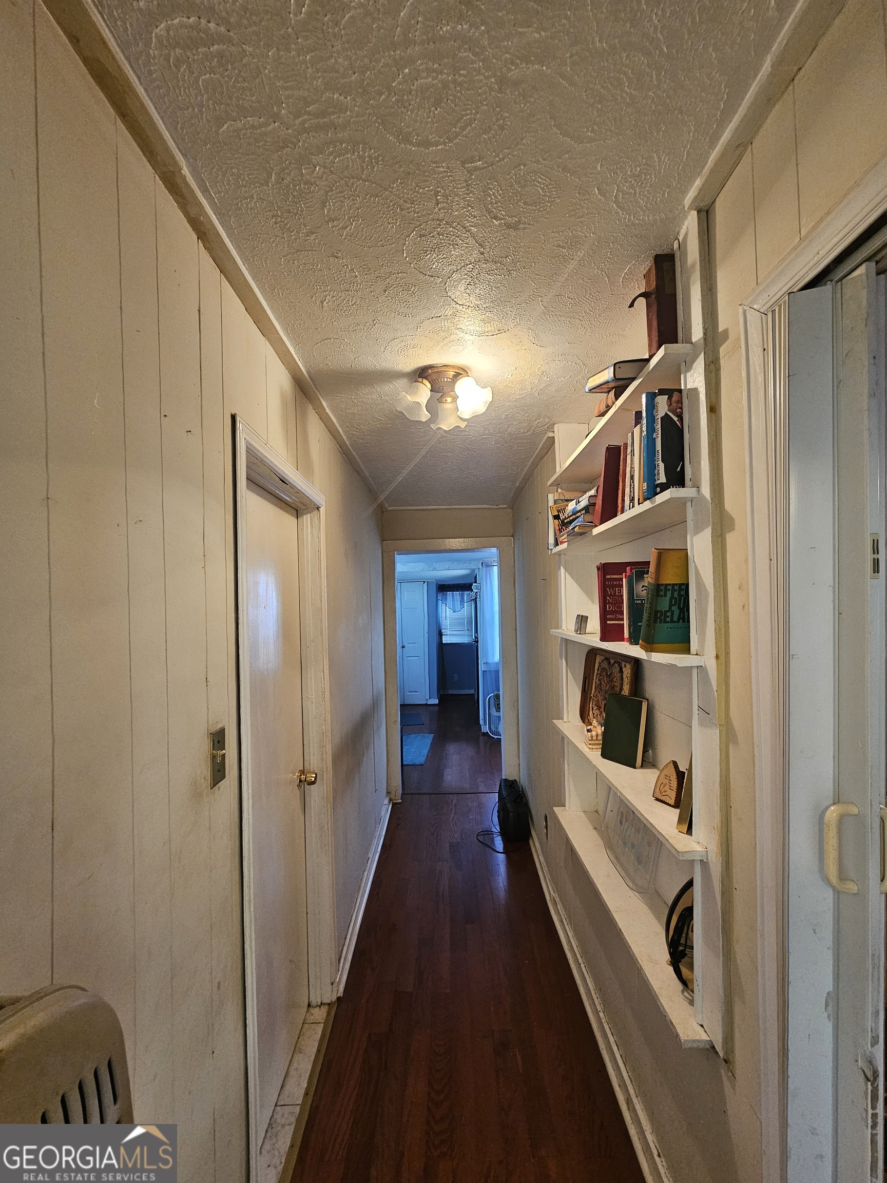 906 E 38th Street Property Photo 23
