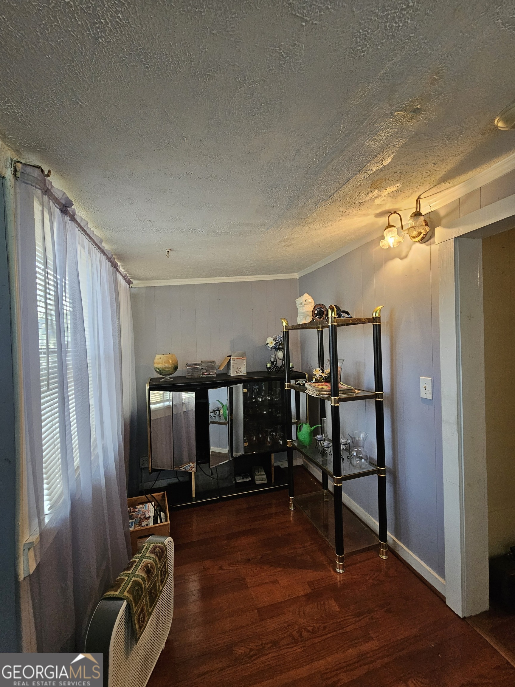 906 E 38th Street Property Photo 25