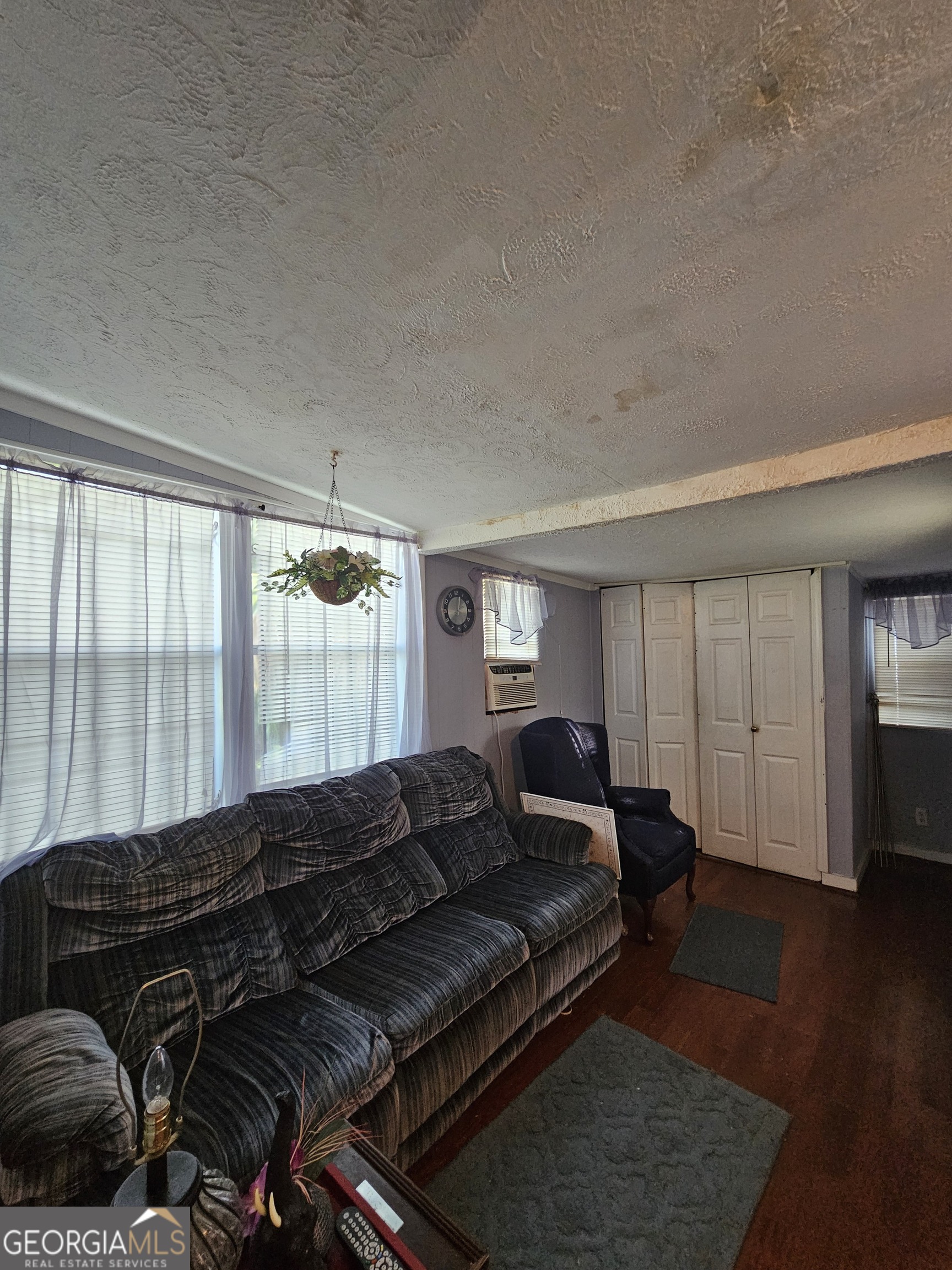 906 E 38th Street Property Photo 27