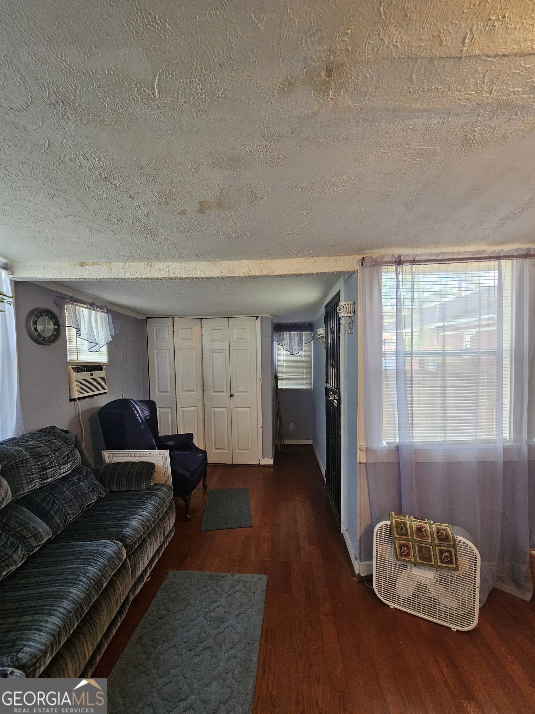 906 E 38th Street Property Photo 28