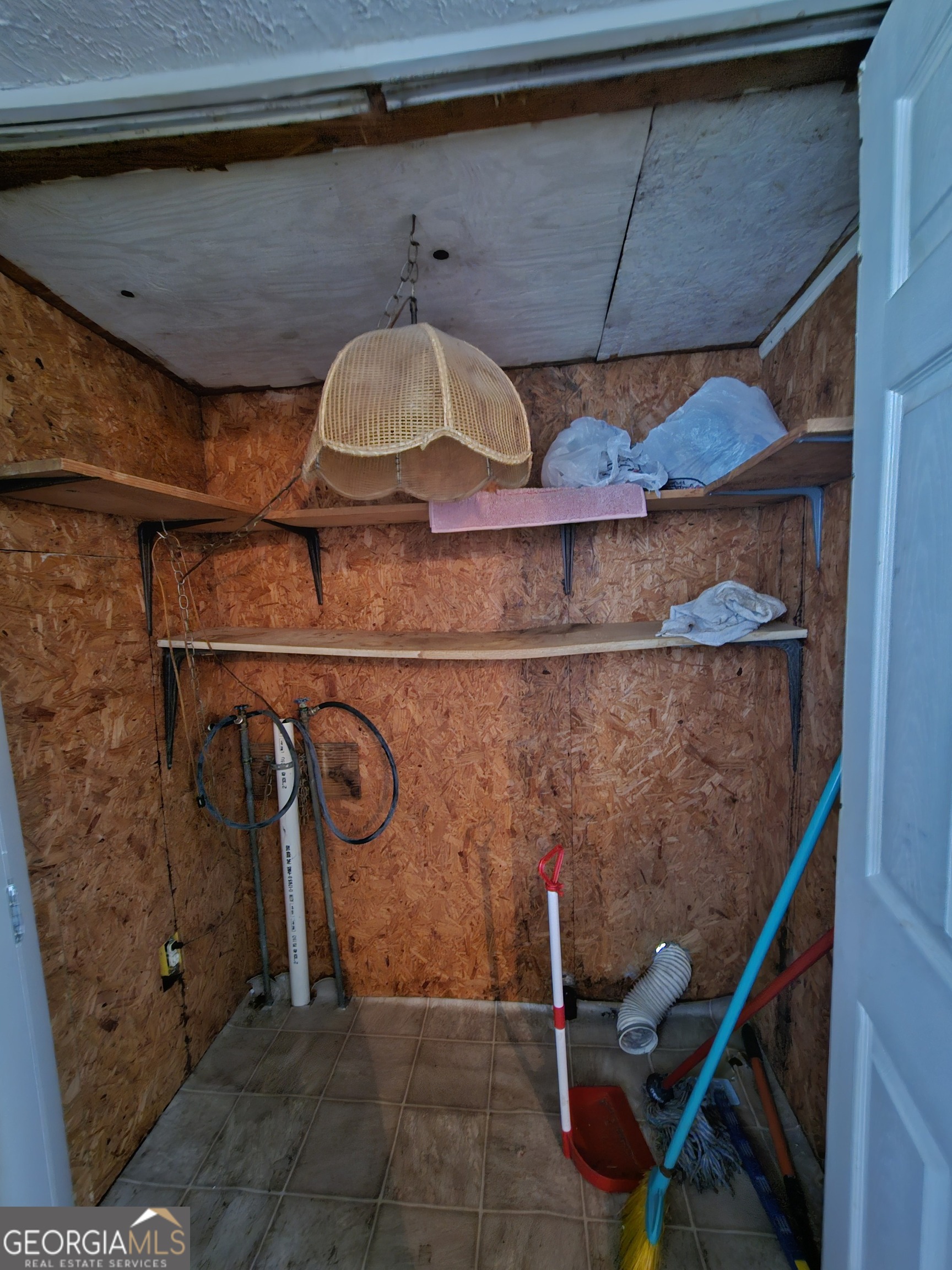 906 E 38th Street Property Photo 29
