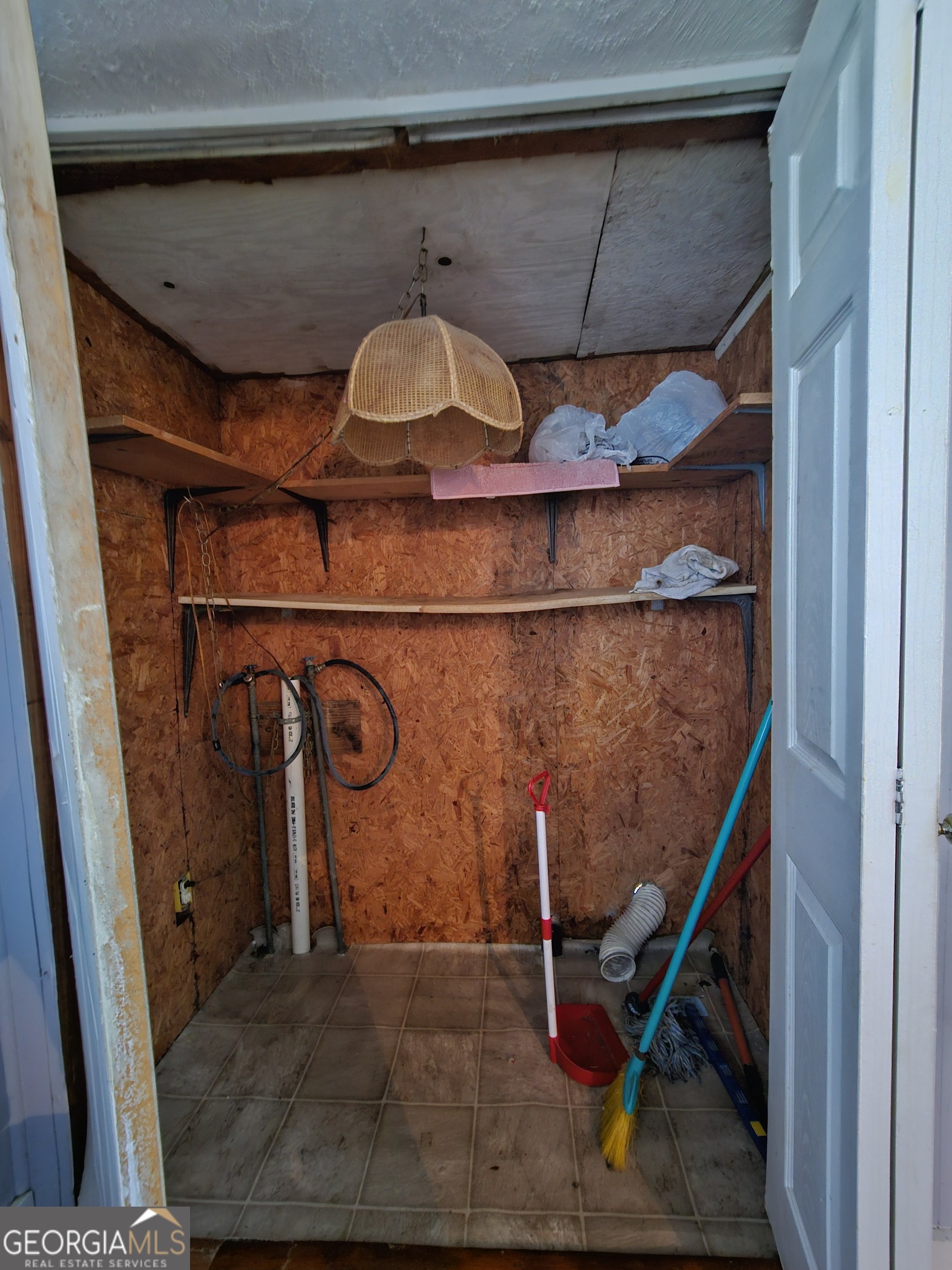 906 E 38th Street Property Photo 30