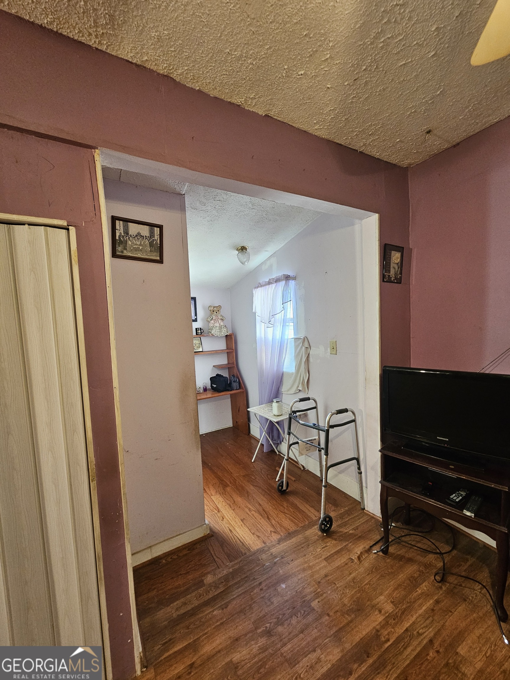 906 E 38th Street Property Photo 40