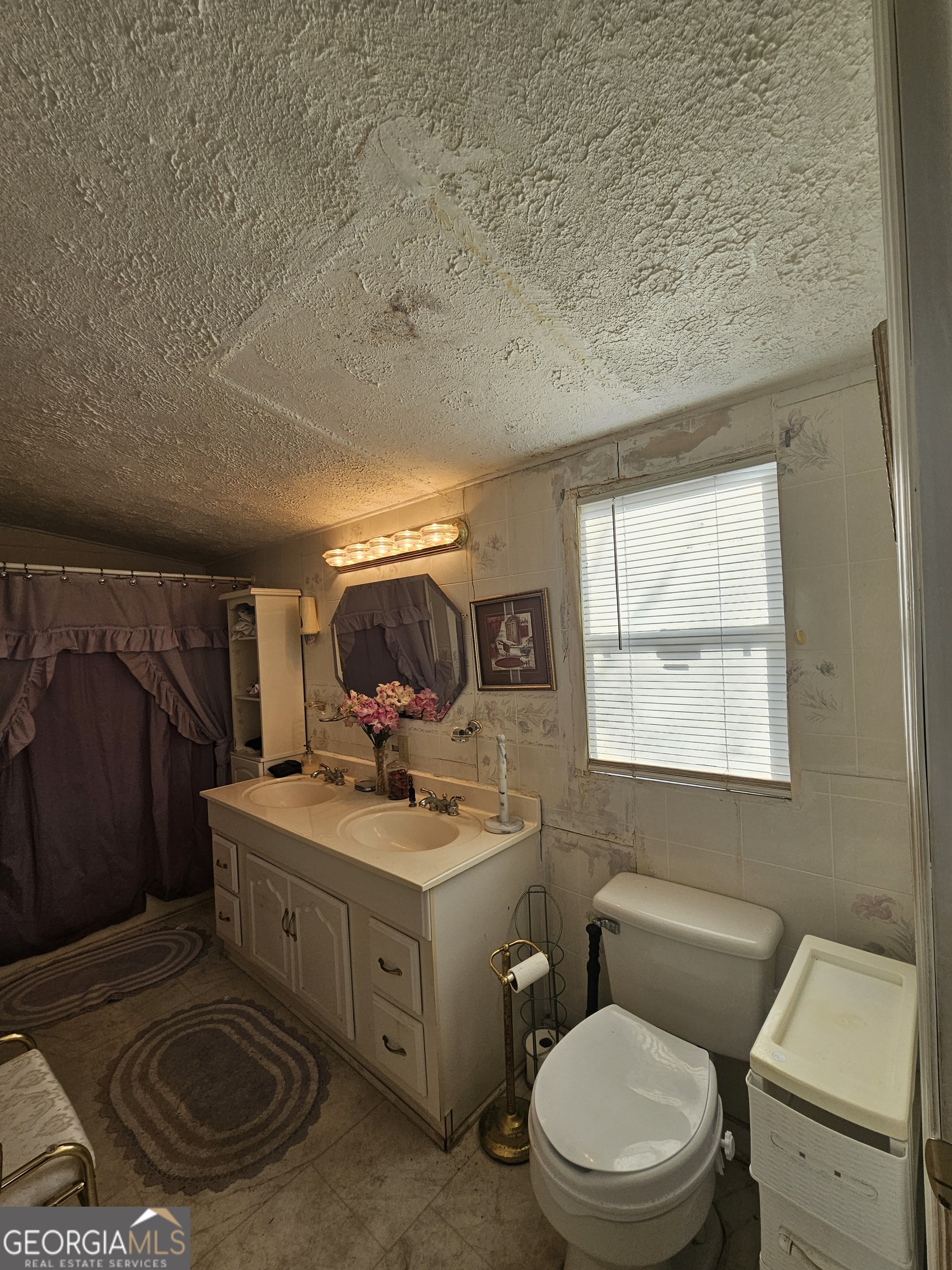 906 E 38th Street Property Photo 41