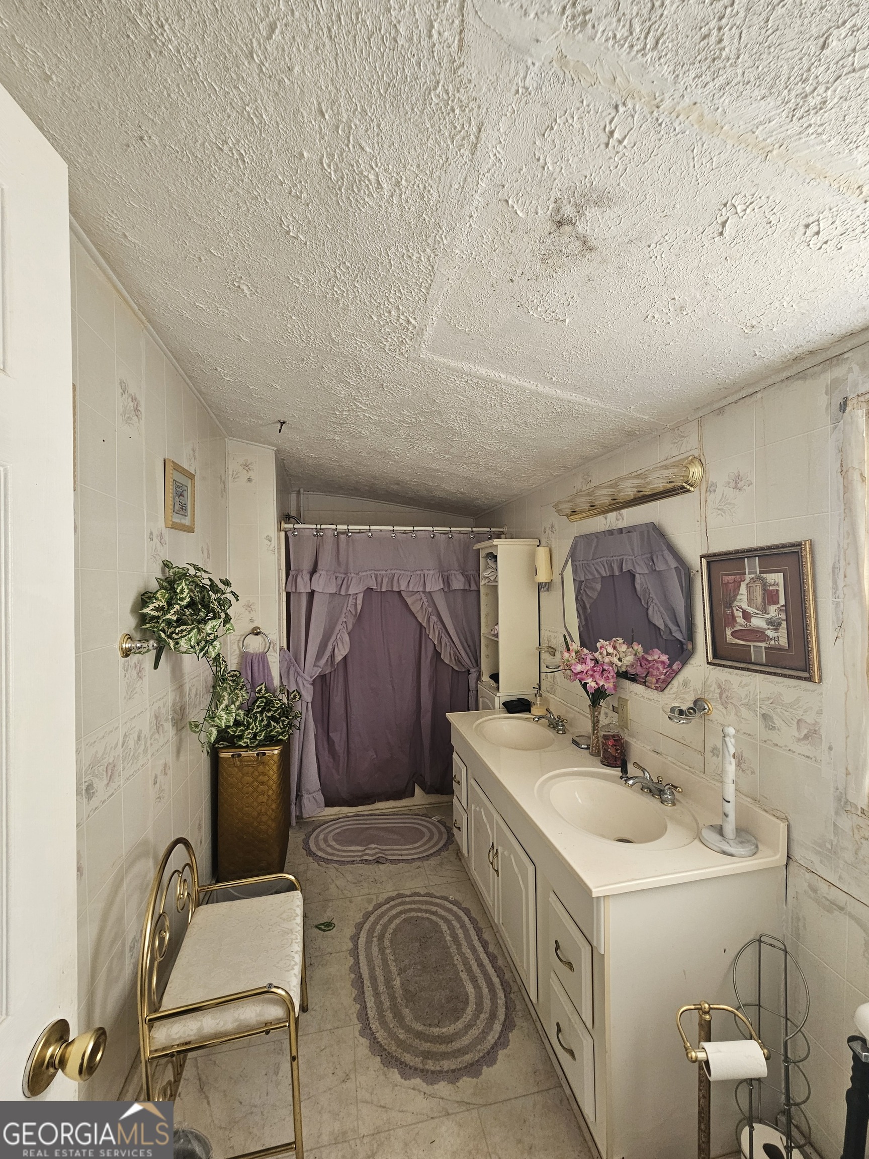 906 E 38th Street Property Photo 42
