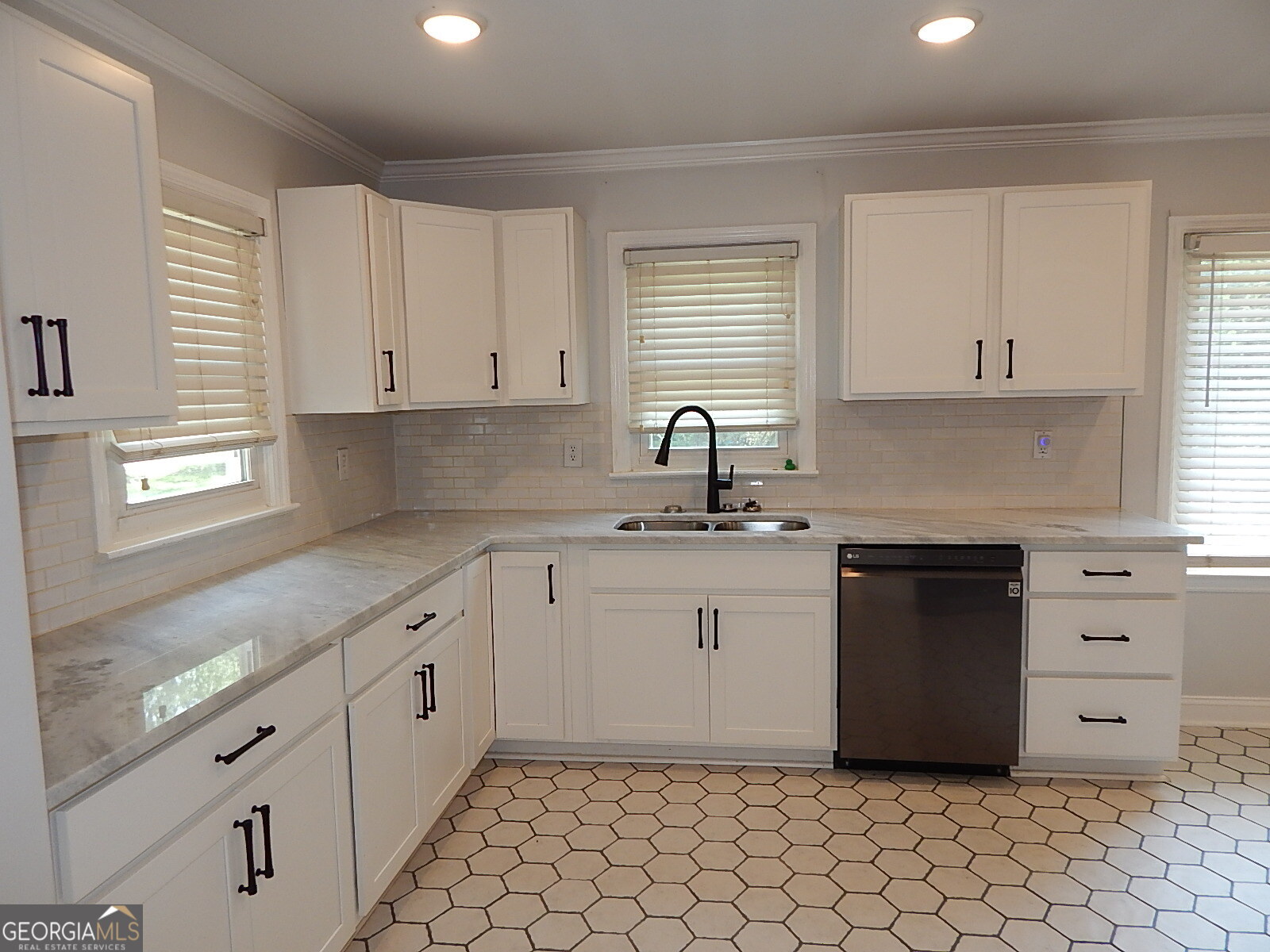 201 Vinson Street Property Photo 5