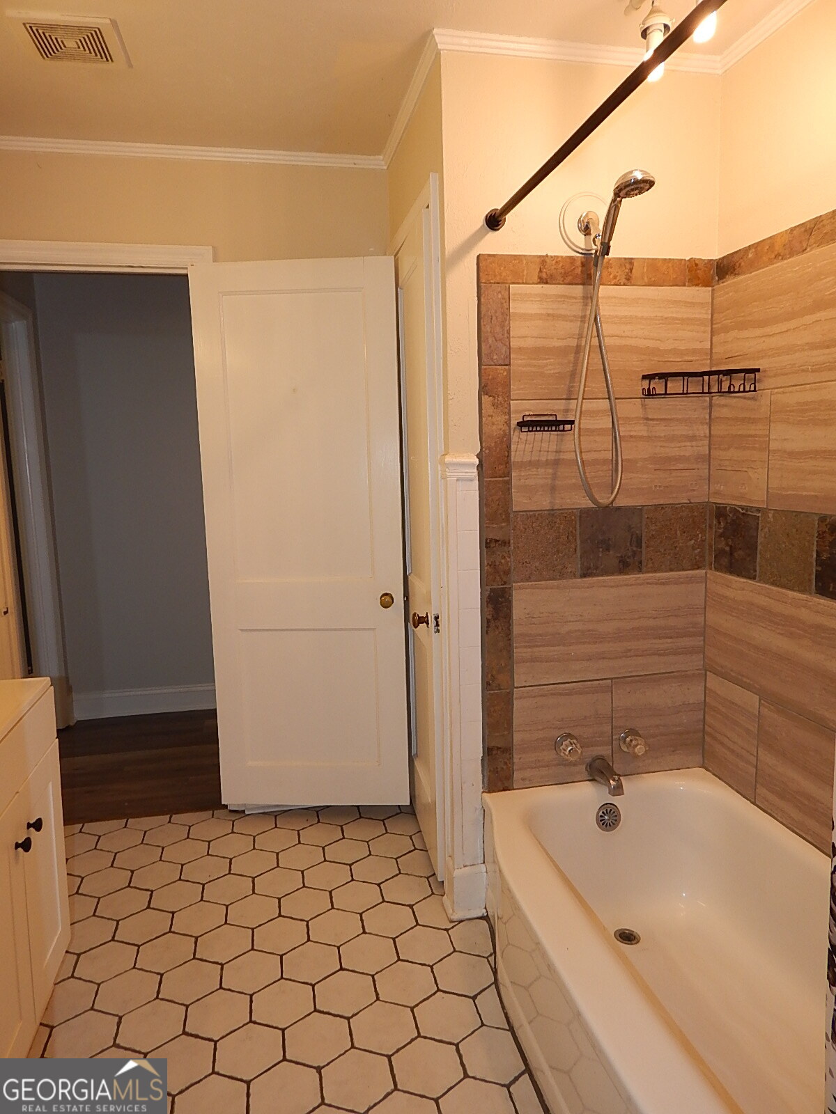 201 Vinson Street Property Photo 10