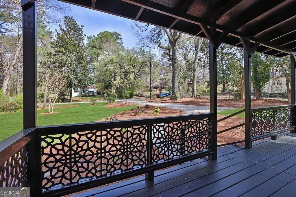 5121 Central Drive Property Photo 4