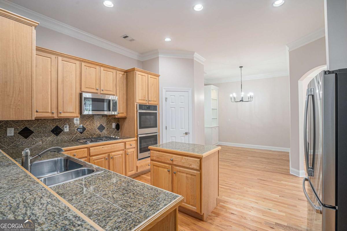 5003 Village Terrace Drive Property Photo 9