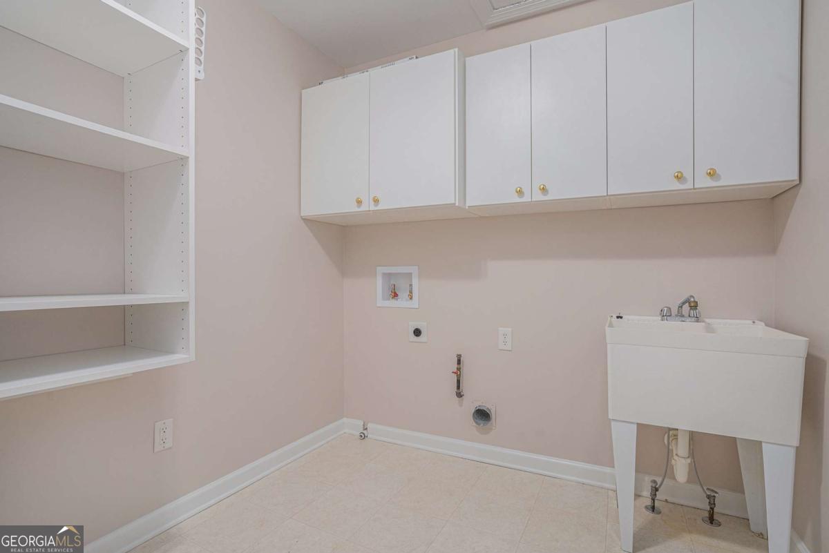 5003 Village Terrace Drive Property Photo 14