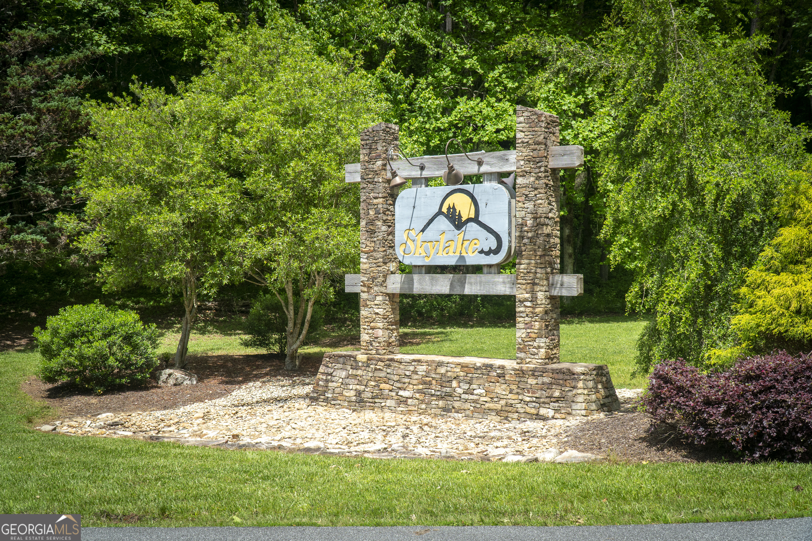 6x Laurelwood Property Photo 1