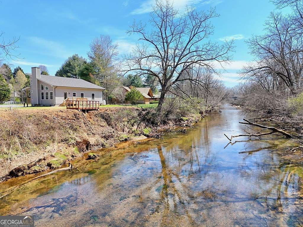 195 Rivers Edge Drive Property Photo 3