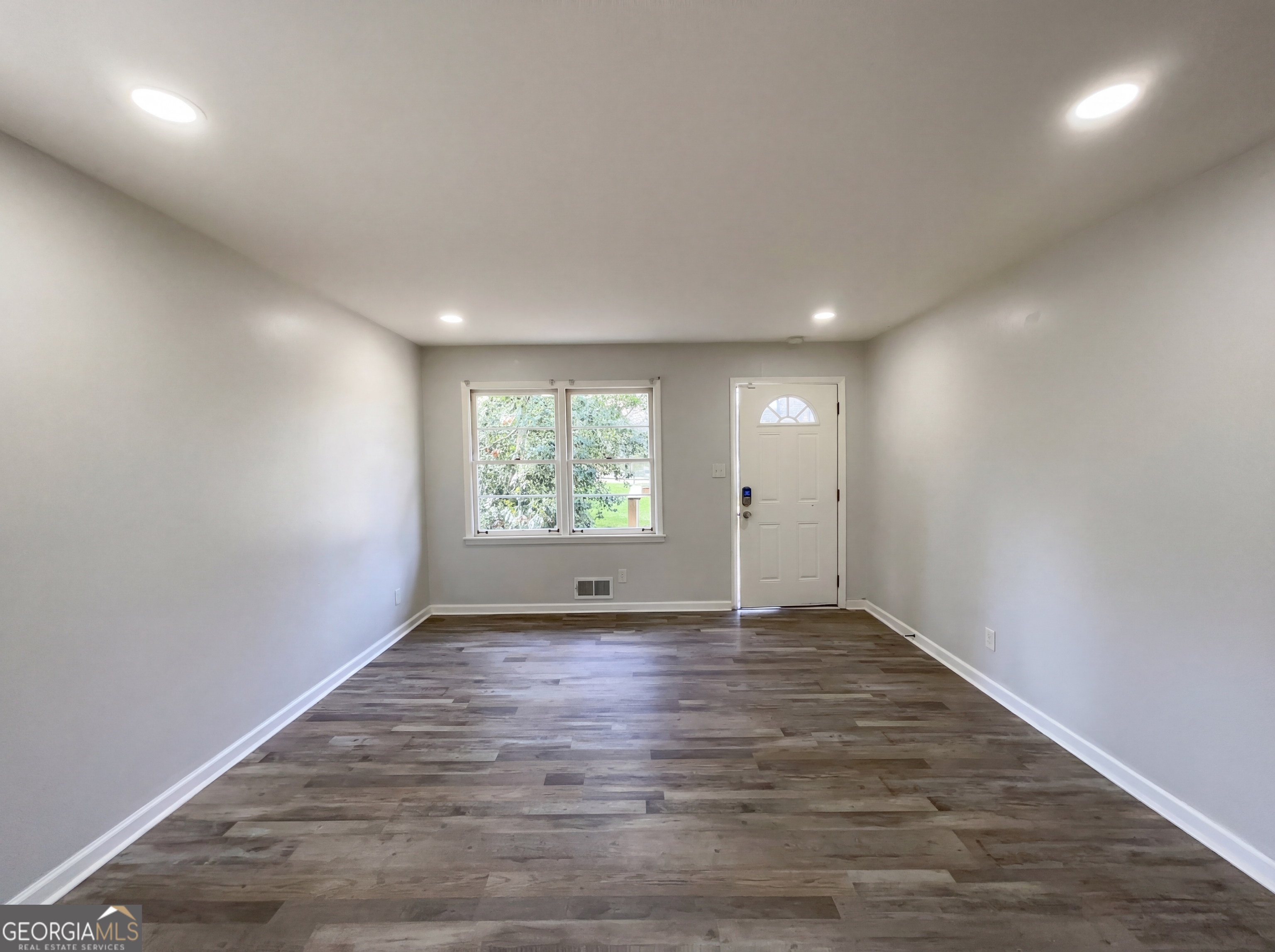 711 Cedar Avenue Nw Property Photo 2