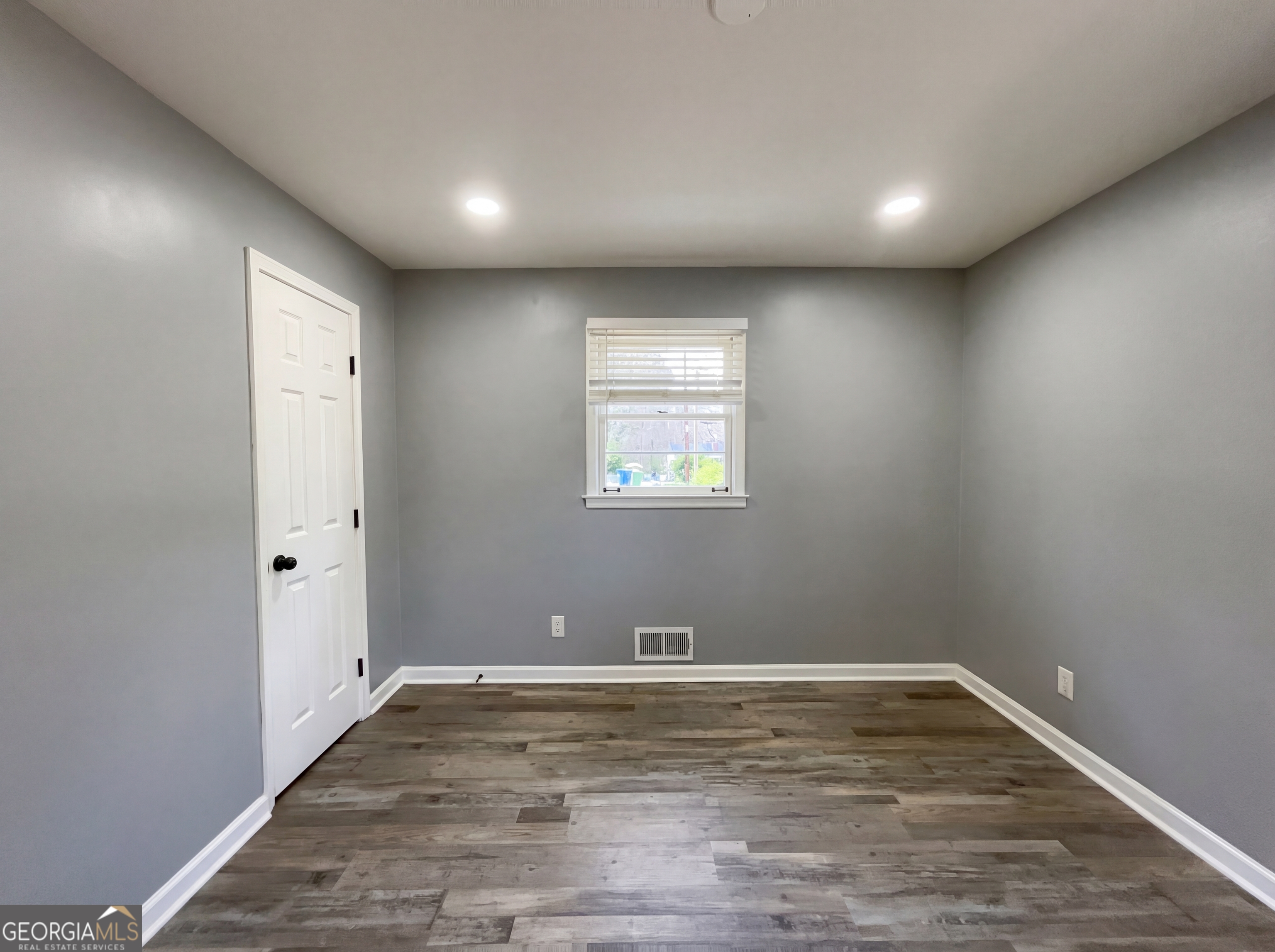 711 Cedar Avenue Nw Property Photo 6