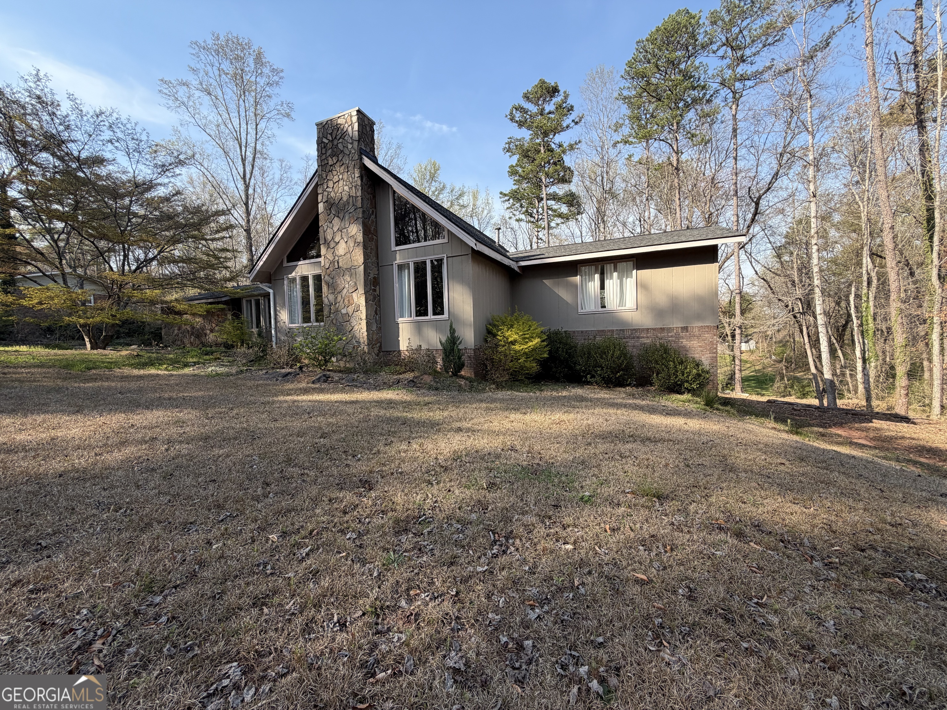 601 Pinecrest Drive Property Photo 2