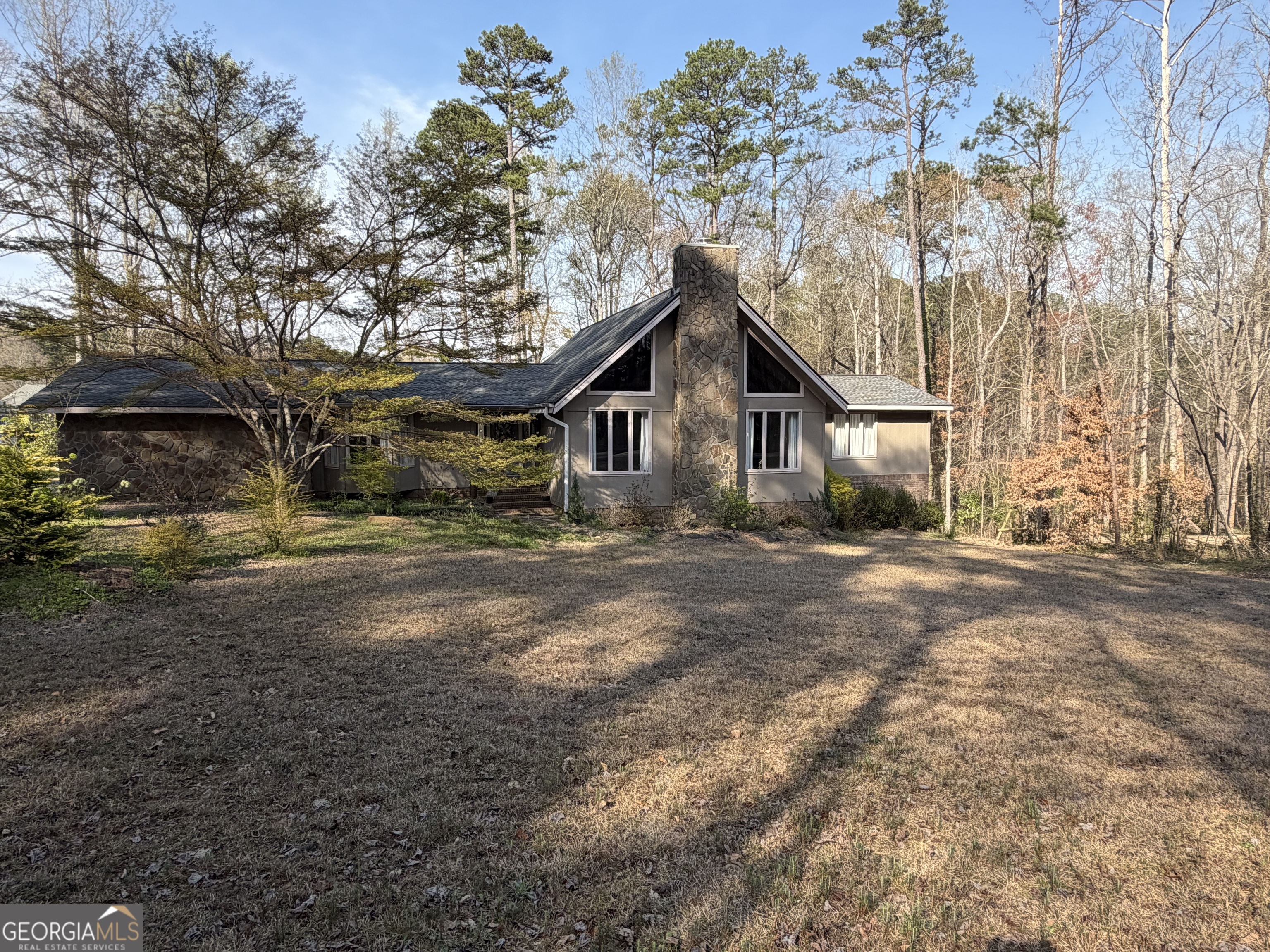 601 Pinecrest Drive Property Photo 3