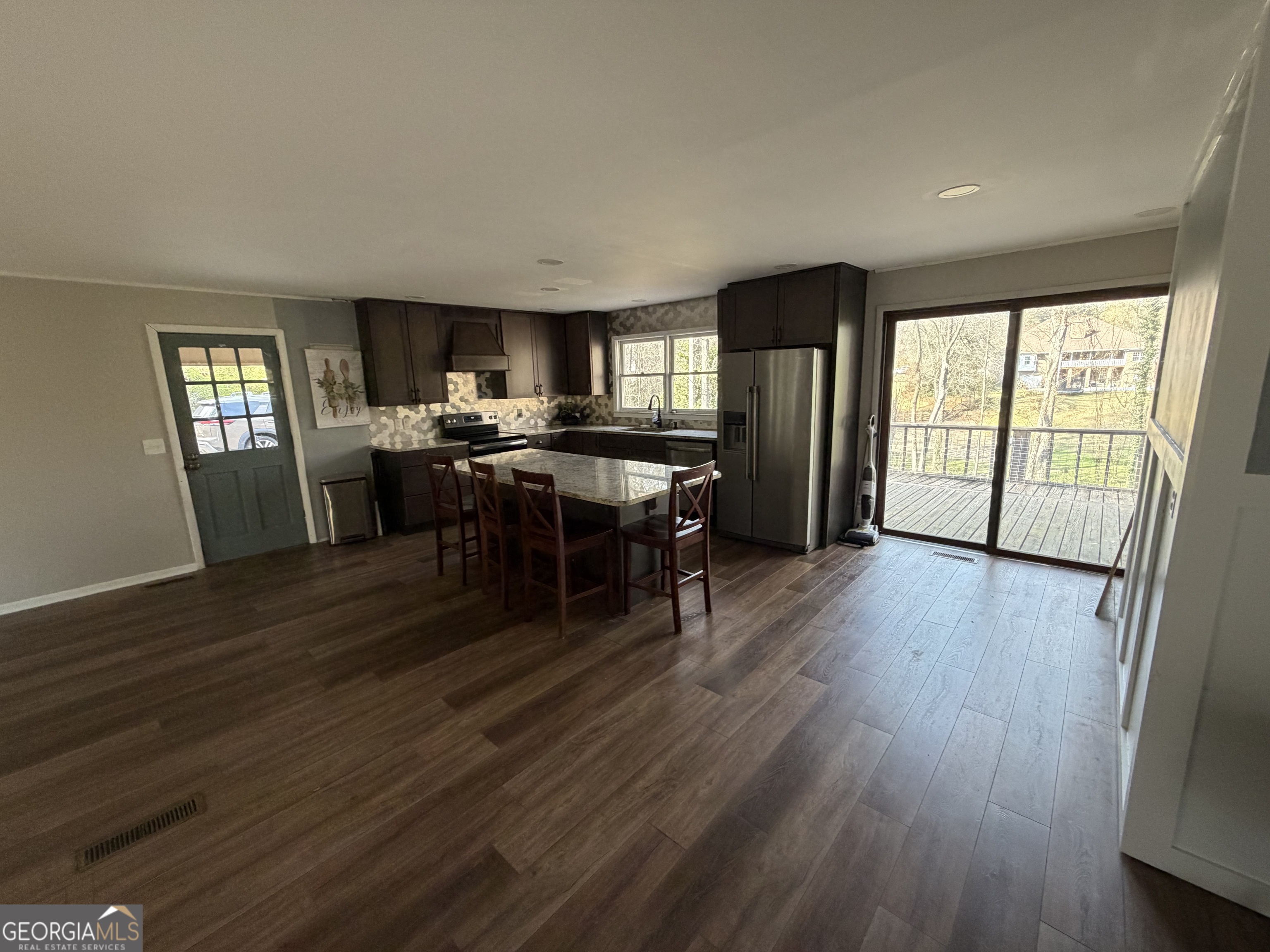 601 Pinecrest Drive Property Photo 6