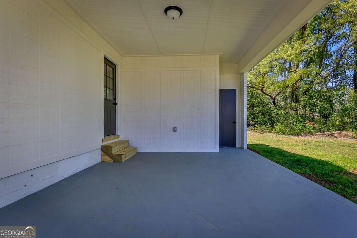 680 North Avenue Property Photo 6